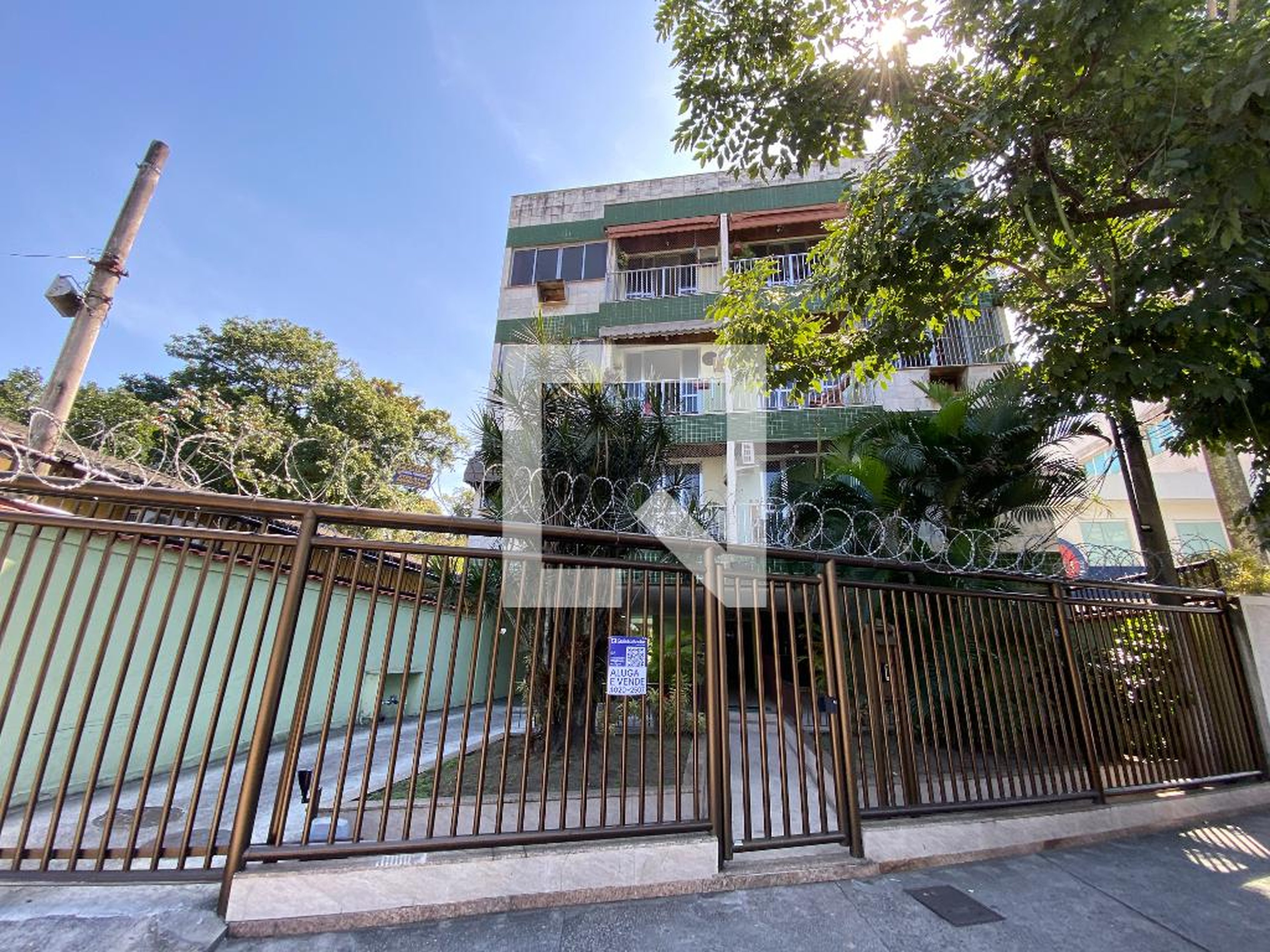 Fachada Condomínio em Estrada dos Três Rios, 497