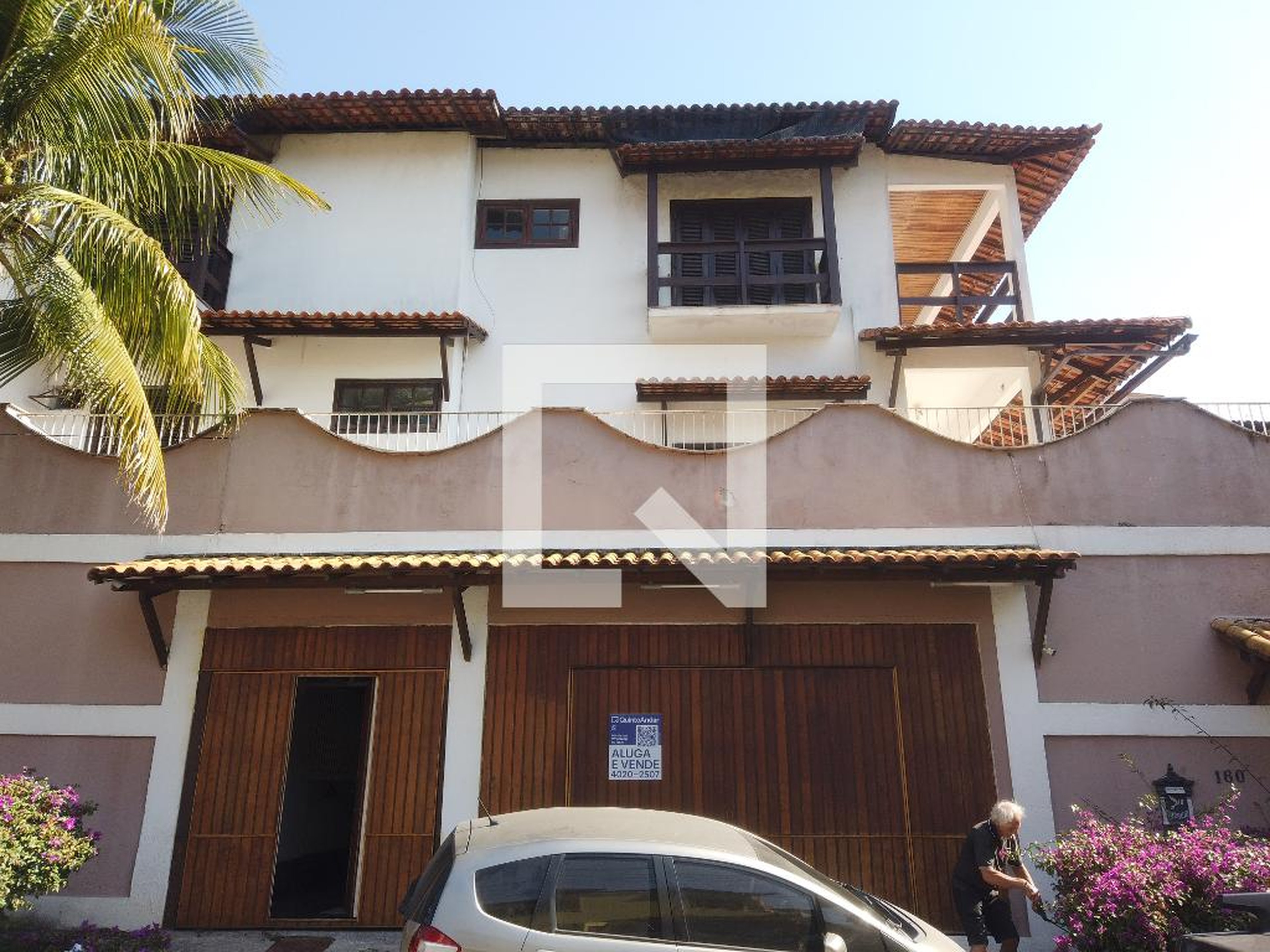 Fachada Condomínio em Rua Almirante Mario França, 160