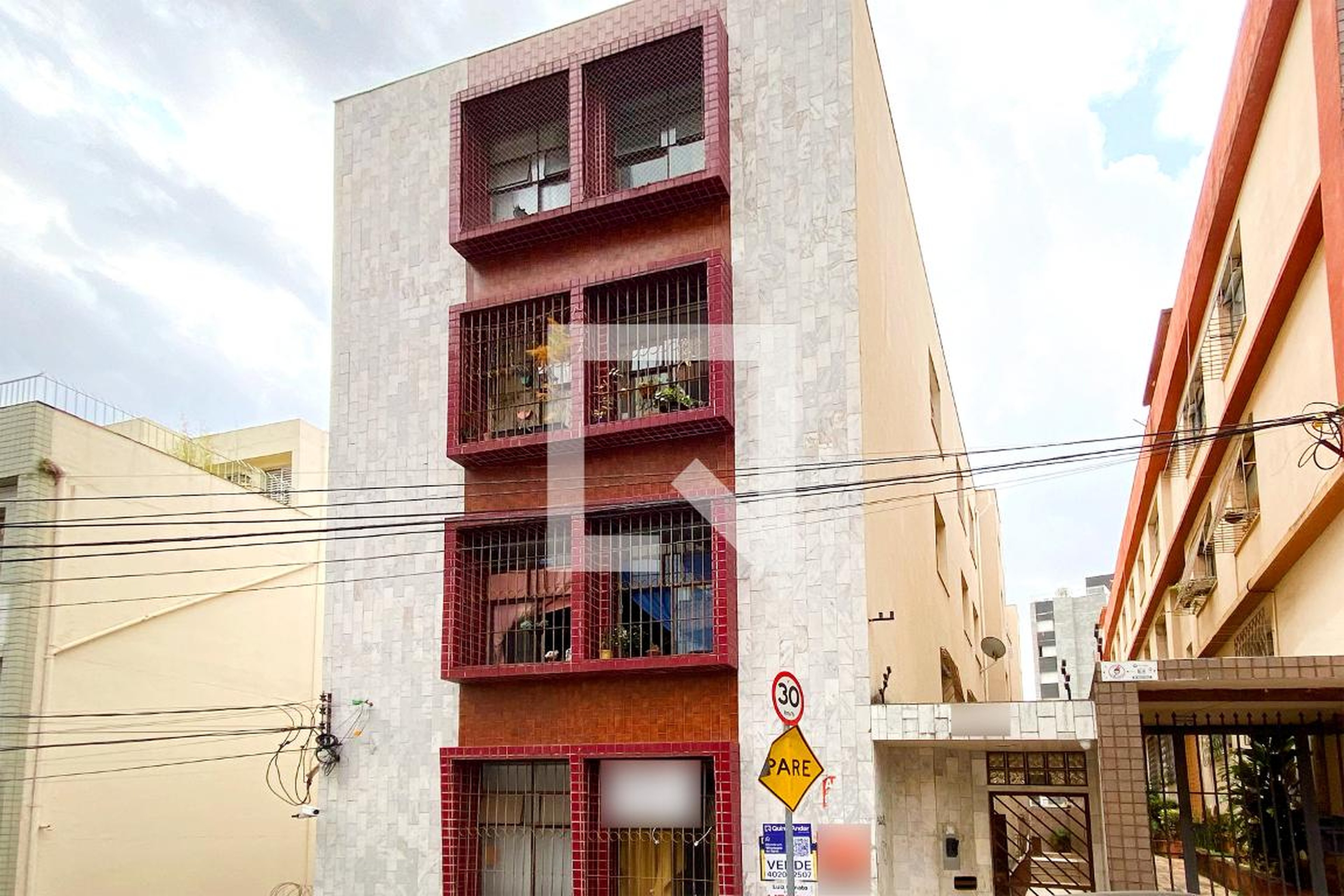 Fachada Condomínio em Rua Muzambinho, 313