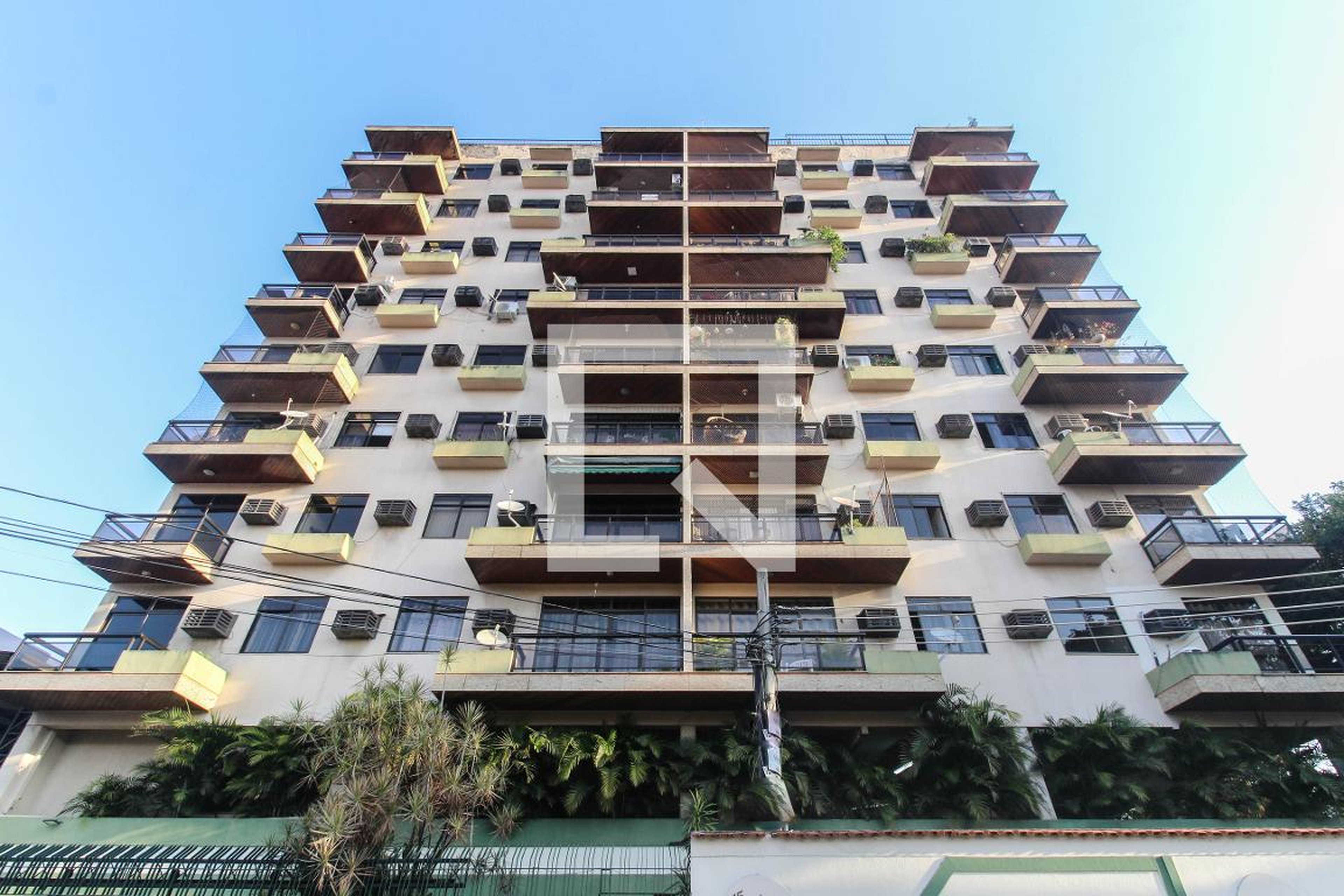 Fachada Condomínio em Rua Terezinha Pinto, 345