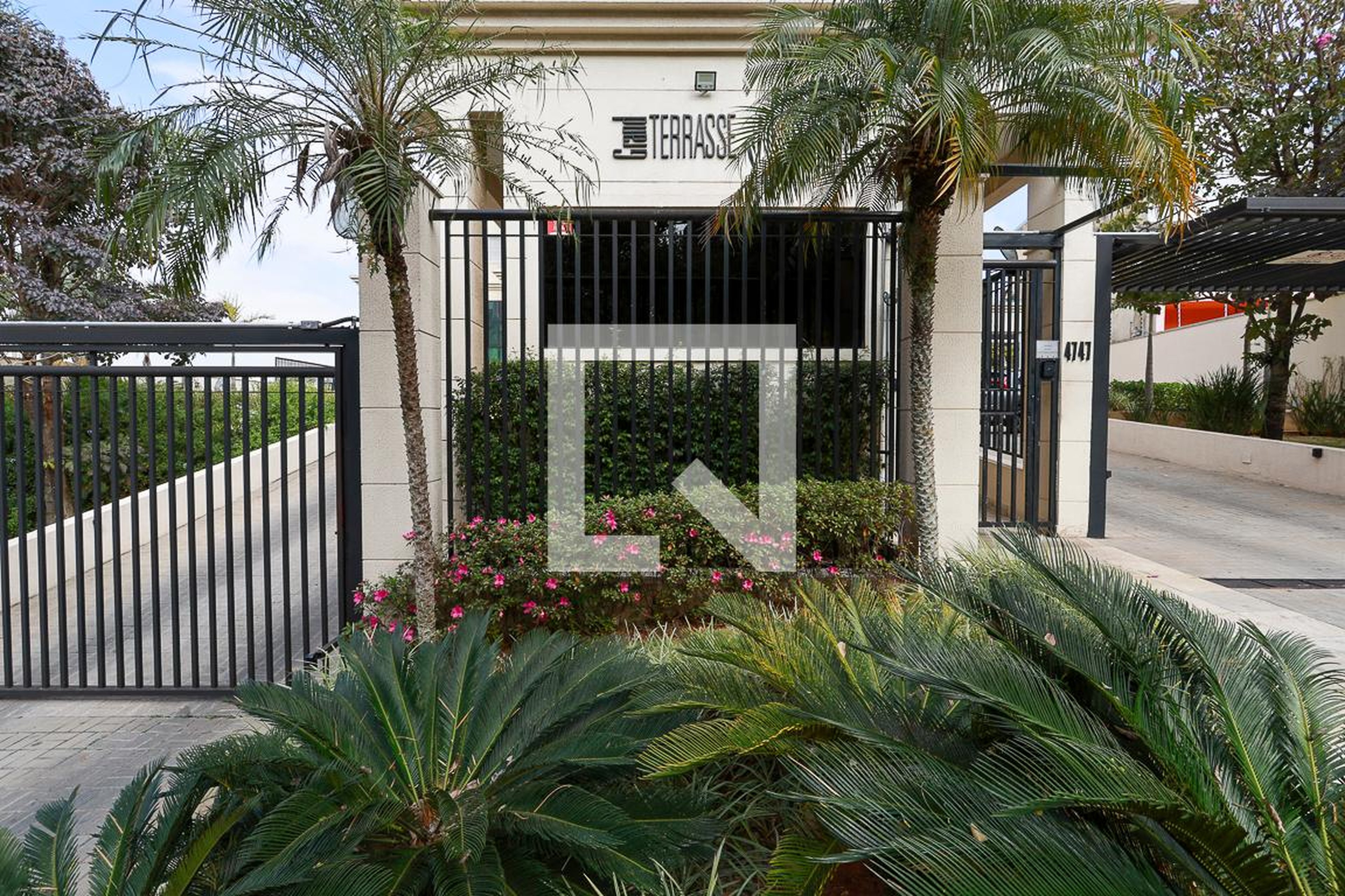 Fachada do condomínio Edifício Grand Terrasse