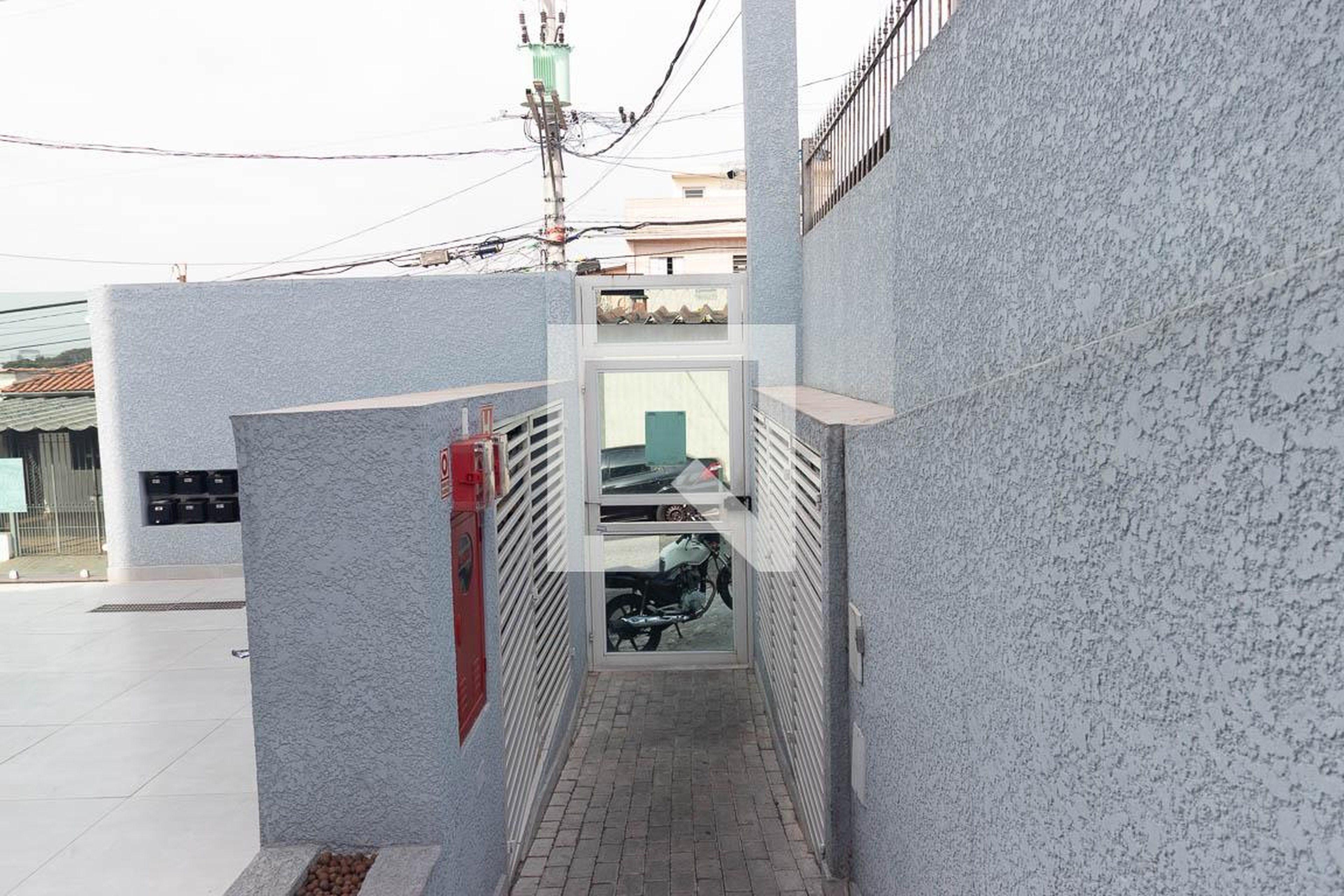 Hall de entrada - em Rua Gertrudes