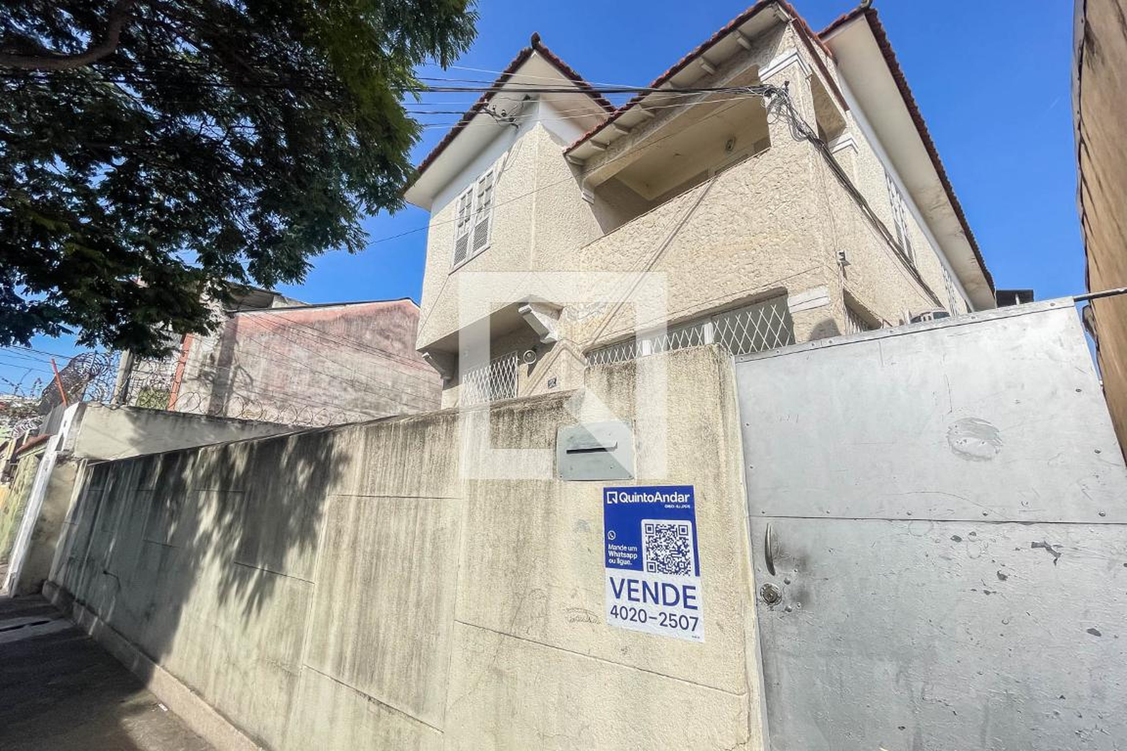 Fachada Condomínio em Rua Gregório Neves, 152