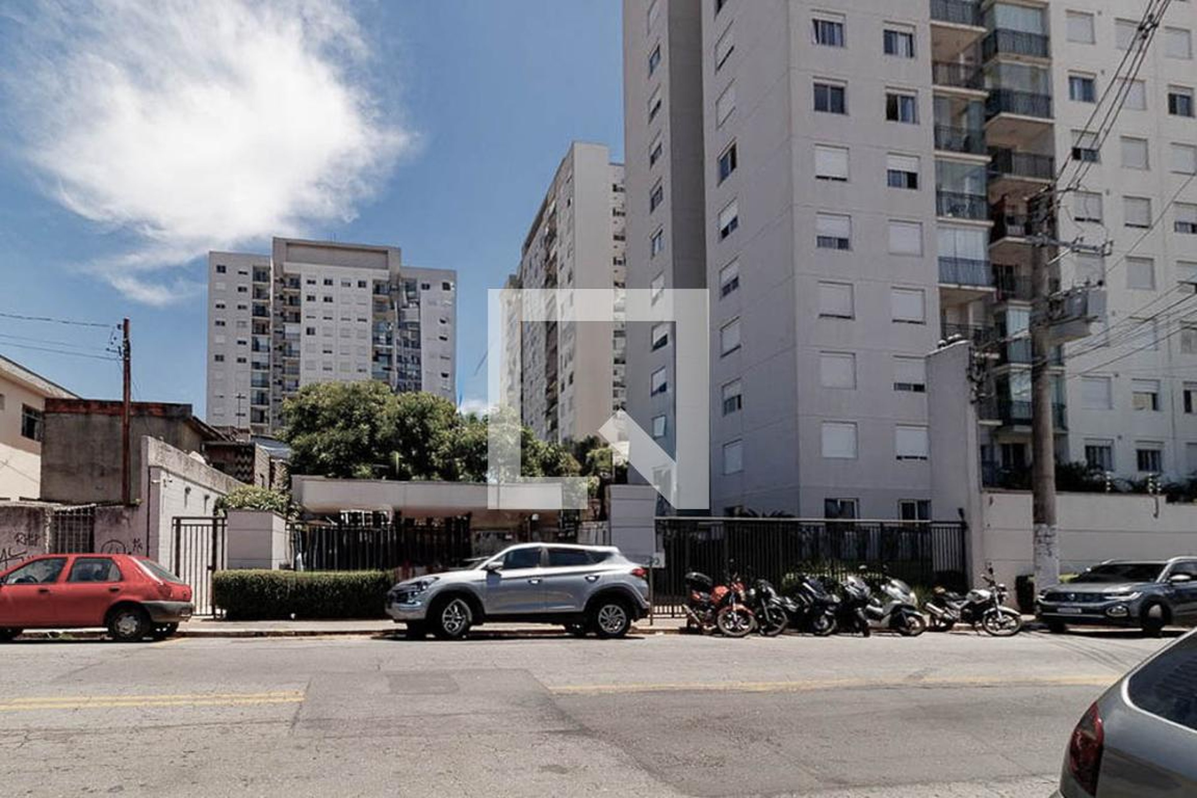 Fachada Condomínio em Avenida Mendes da Rocha, 124