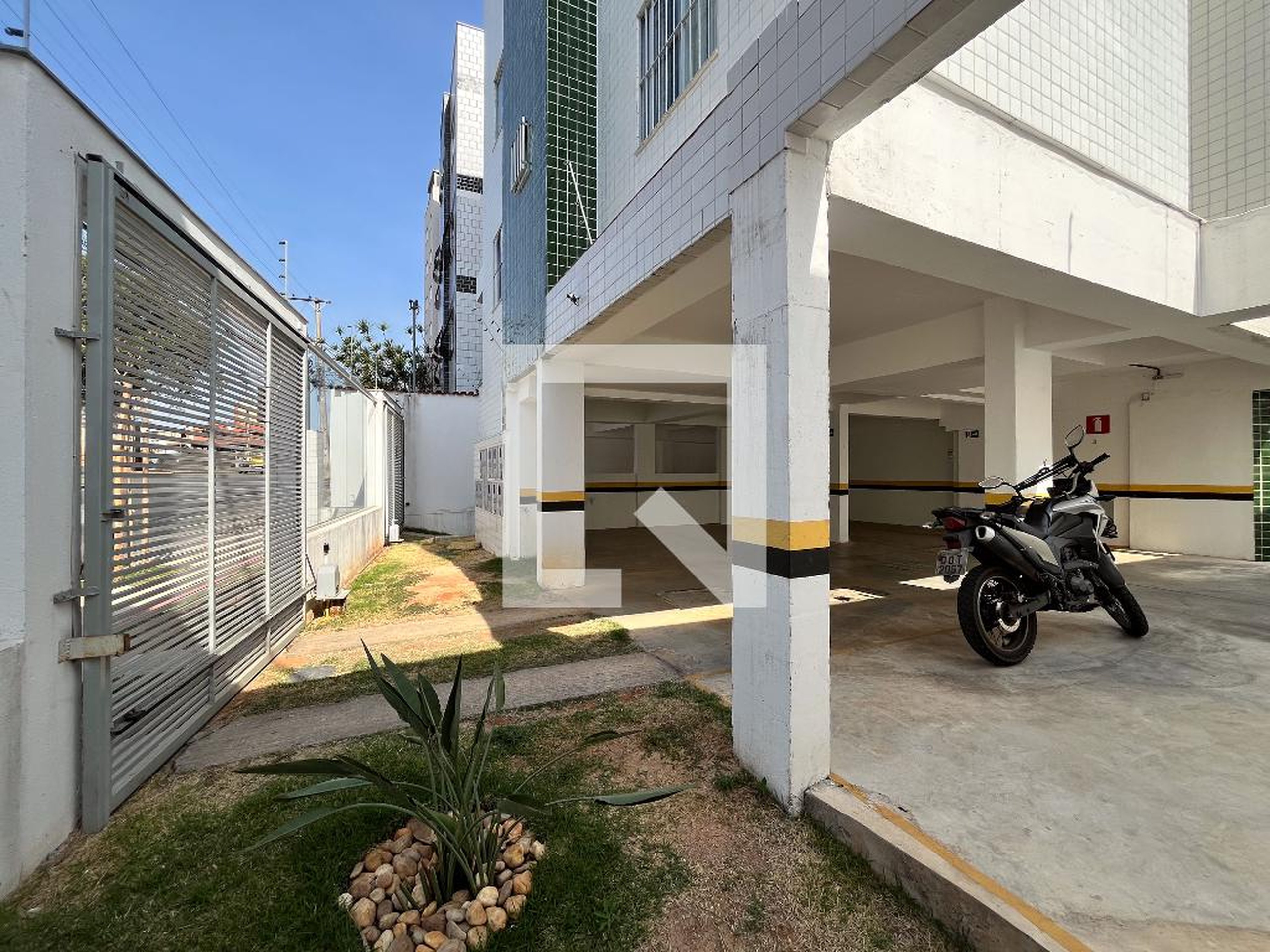 Fachada Condomínio em Estrada do Cercadinho, 1296