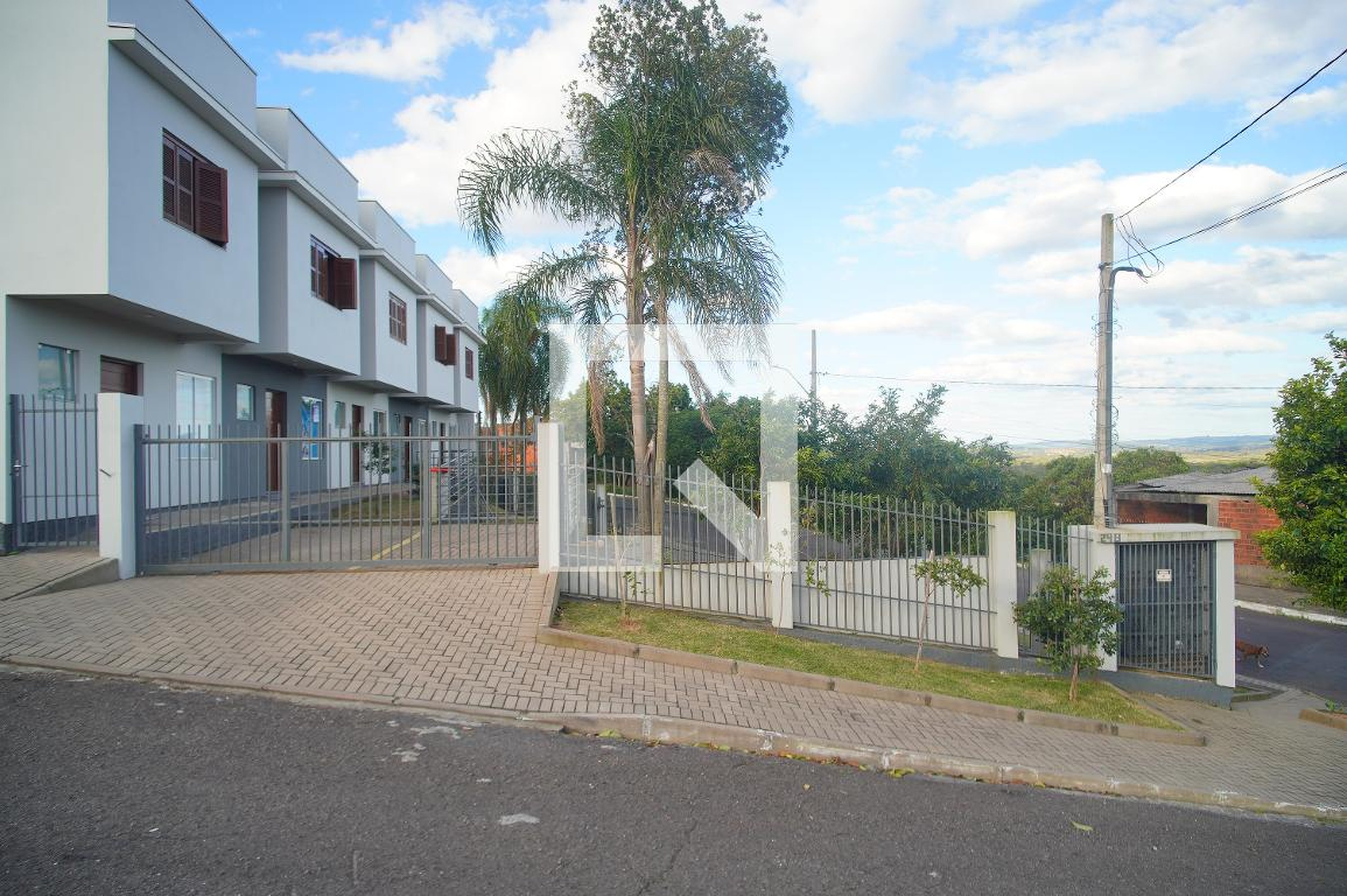 Fachada Condomínio em Rua Tapuias, 238