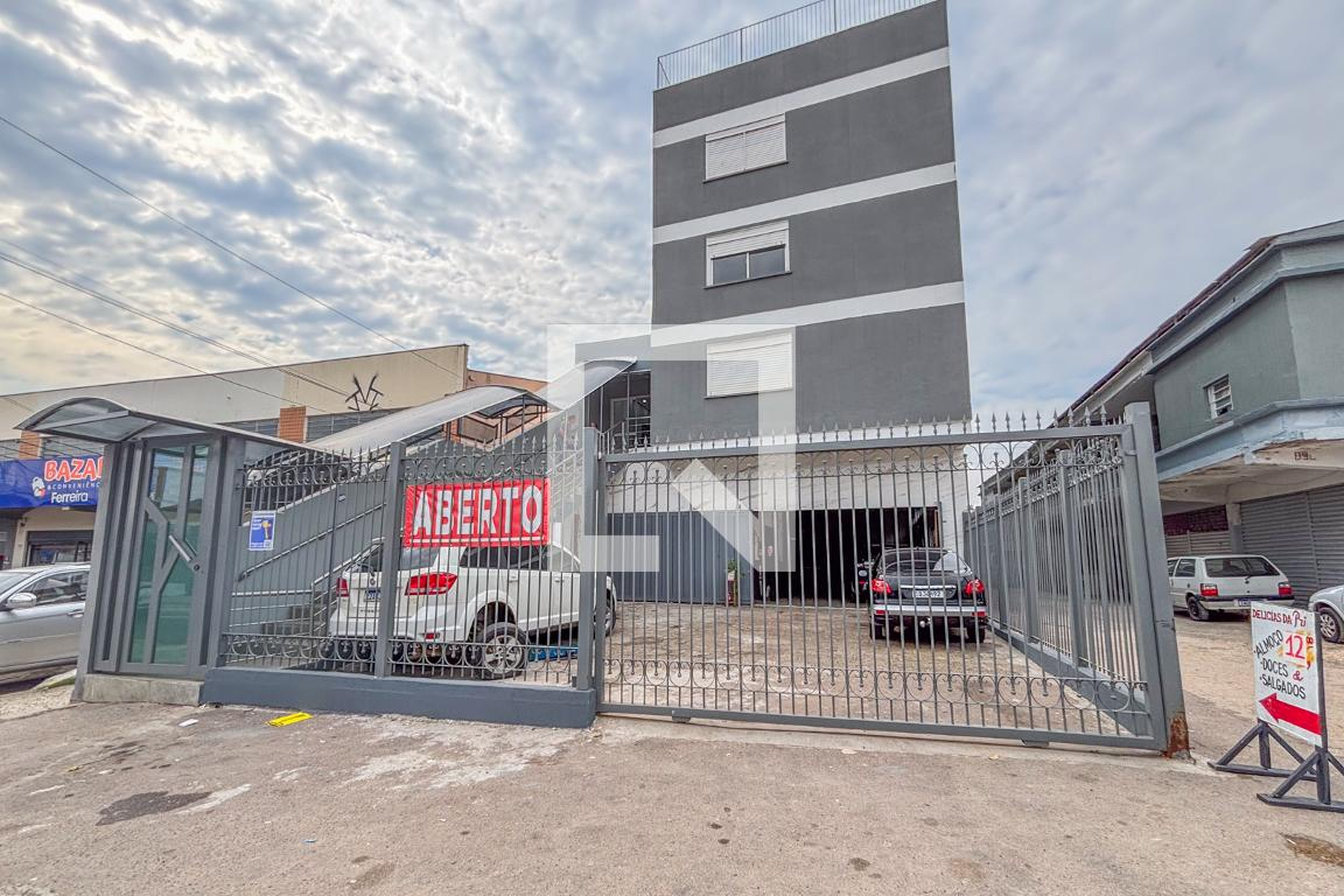 Fachada Condomínio em Avenida Doutor Carlos Barbosa, 880