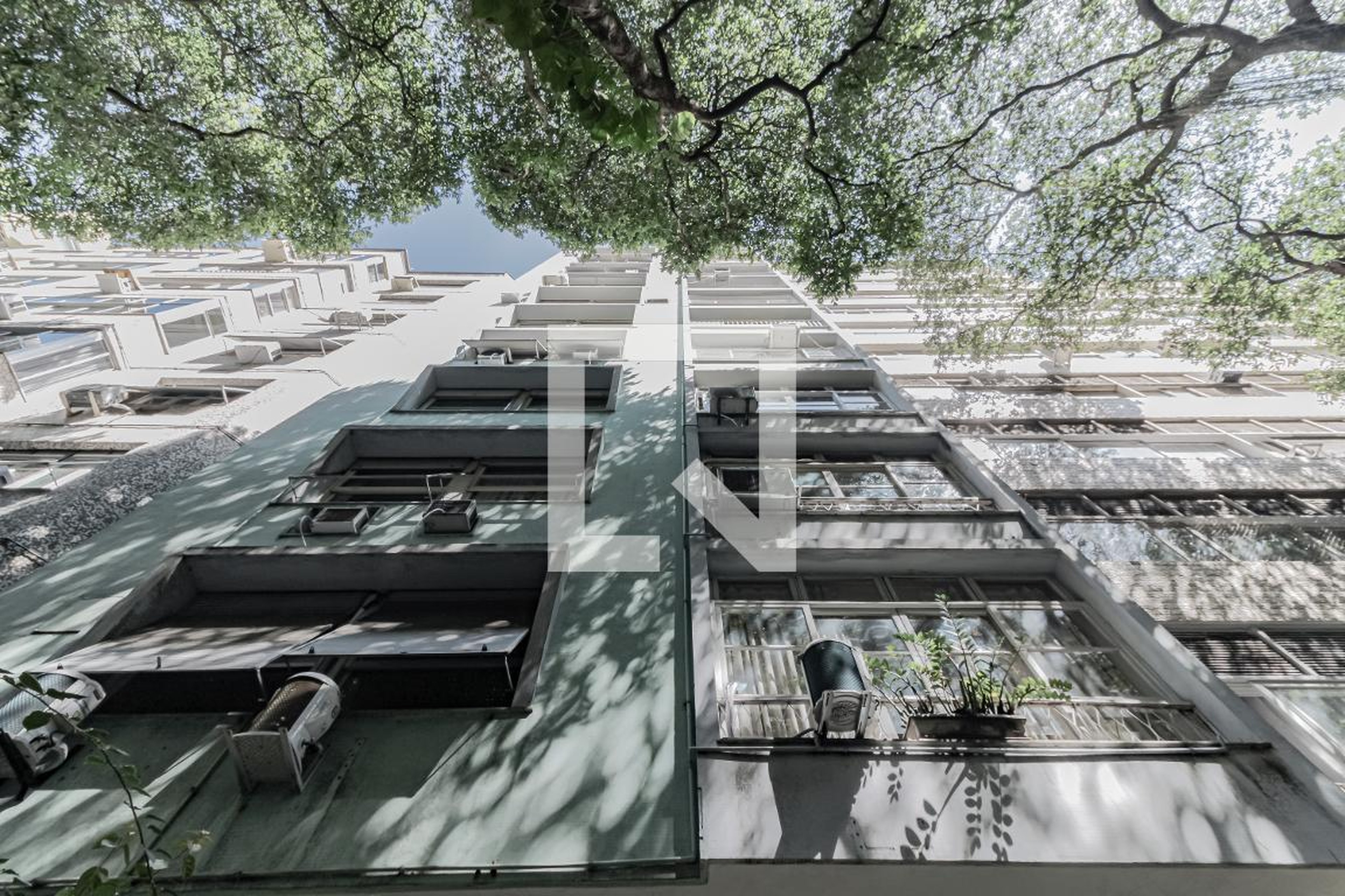 Fachada do Prédio Condomínio em Rua Anita Garibaldi, 15