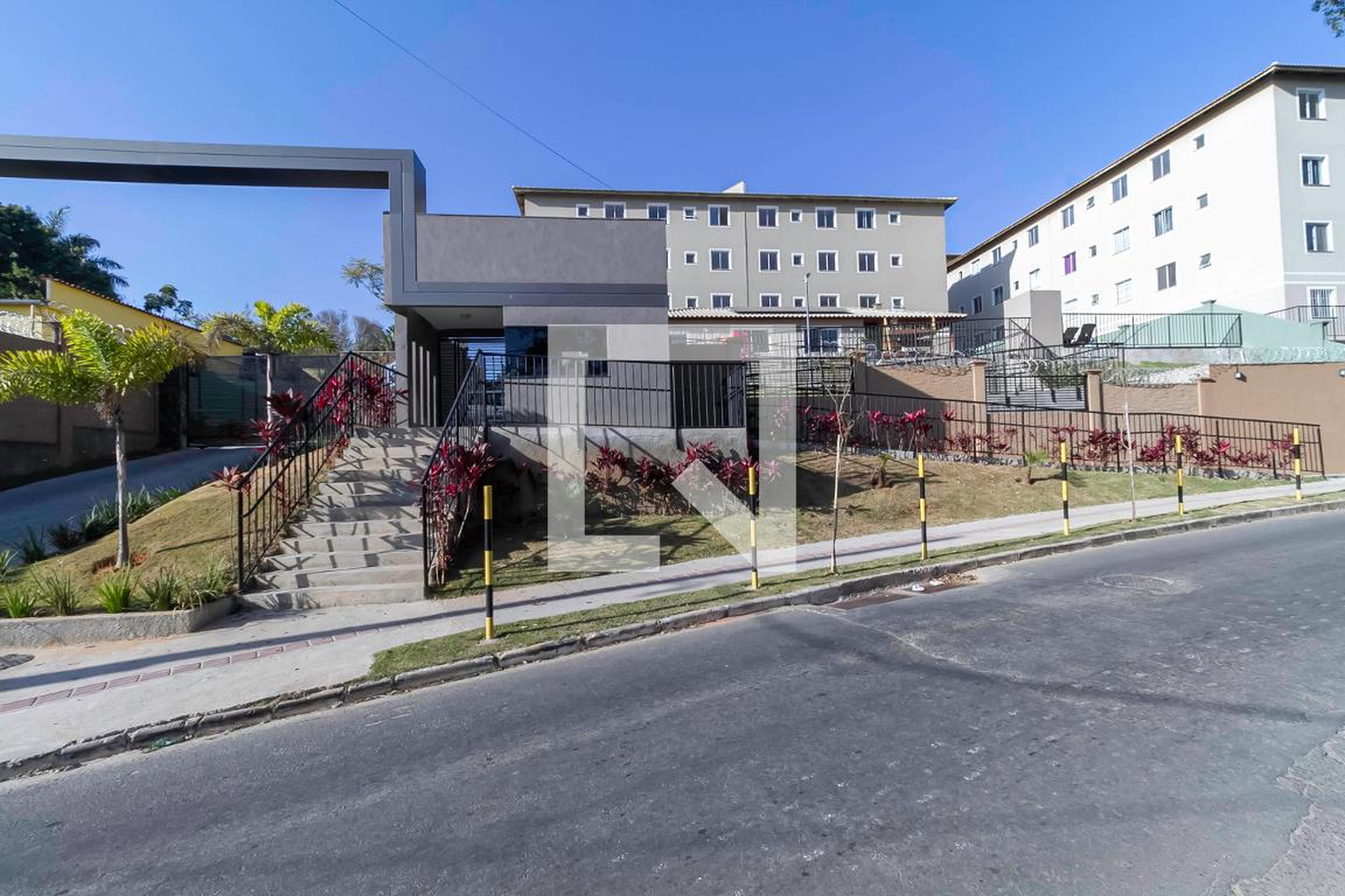 Fachada do condomínio Condomínio em Rua Professora Filomena Jardim, 220