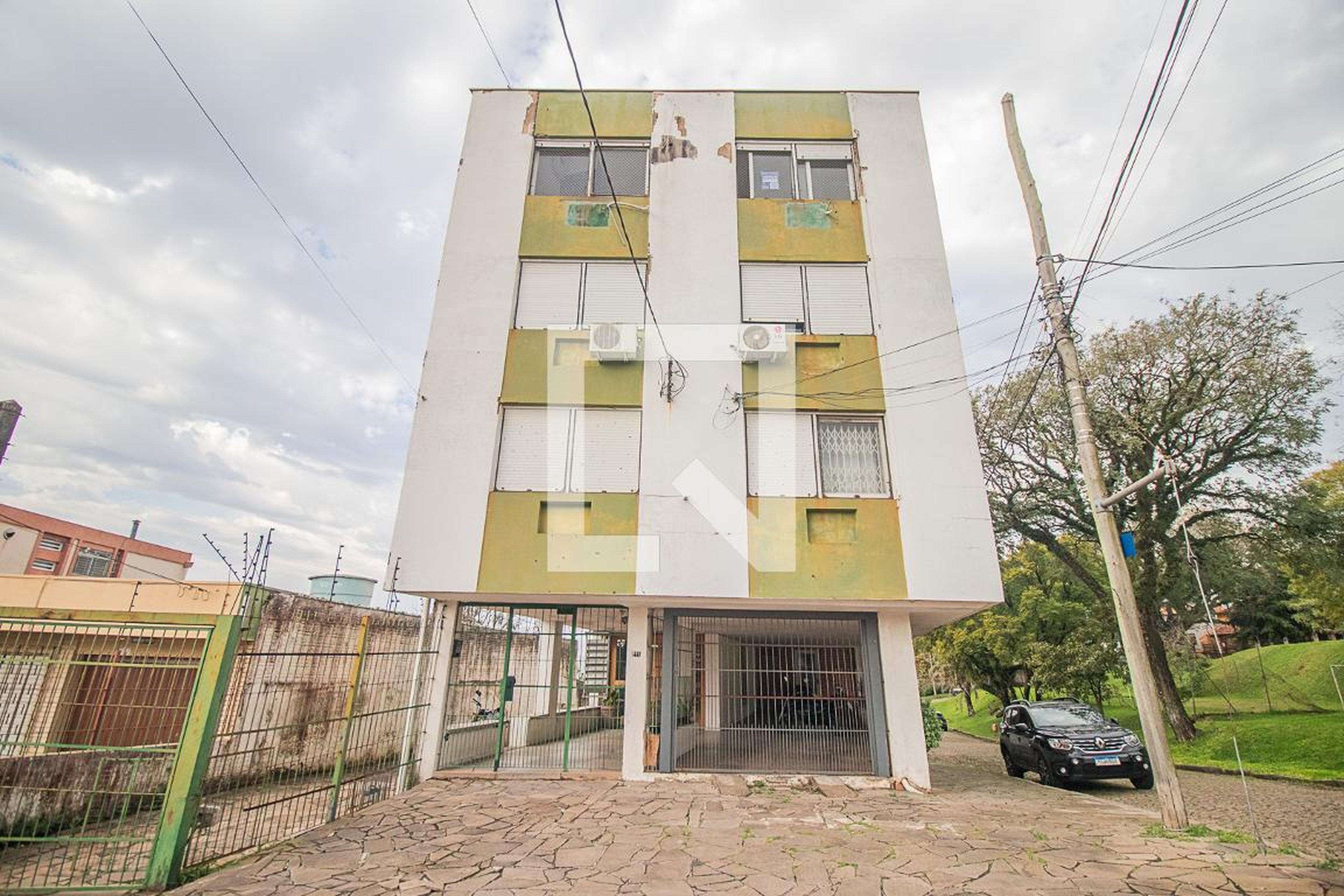 Fachada Condomínio em Rua Professor Clemente Pinto, 296