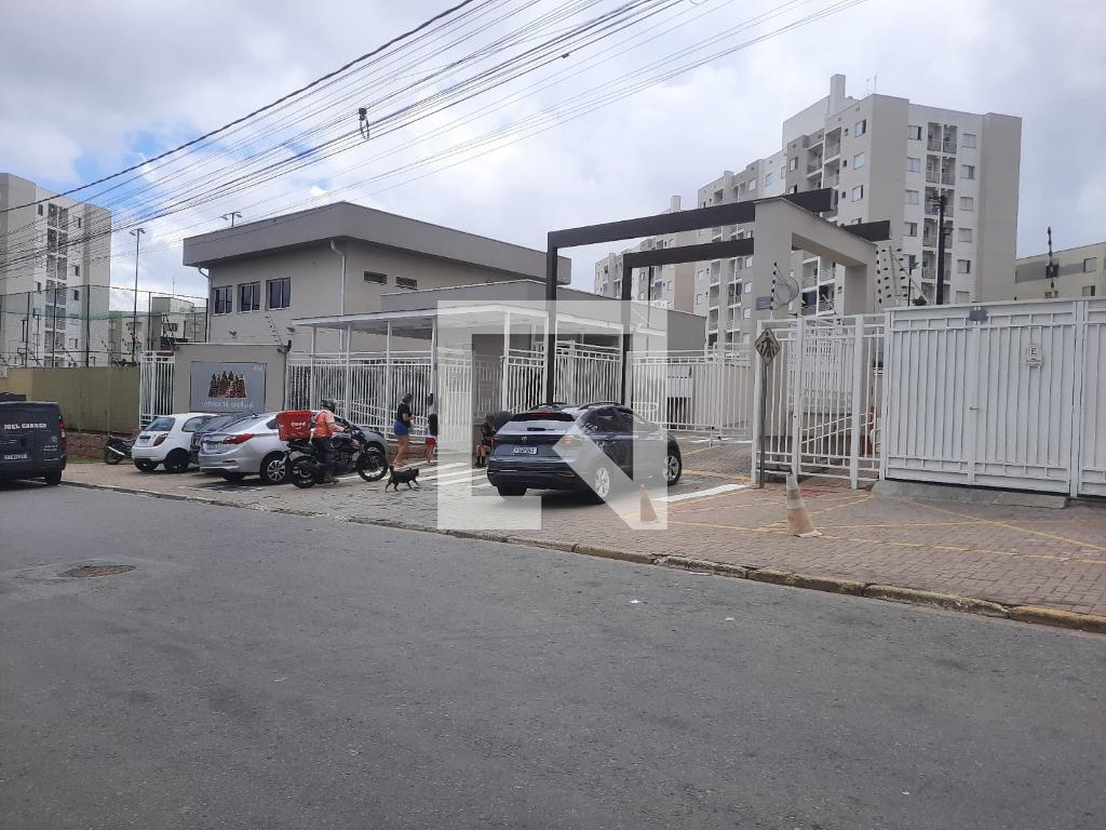 Fachada do Prédio Condomínio em Rua Rev Professor Herculano Gouvêia Júnior, 400