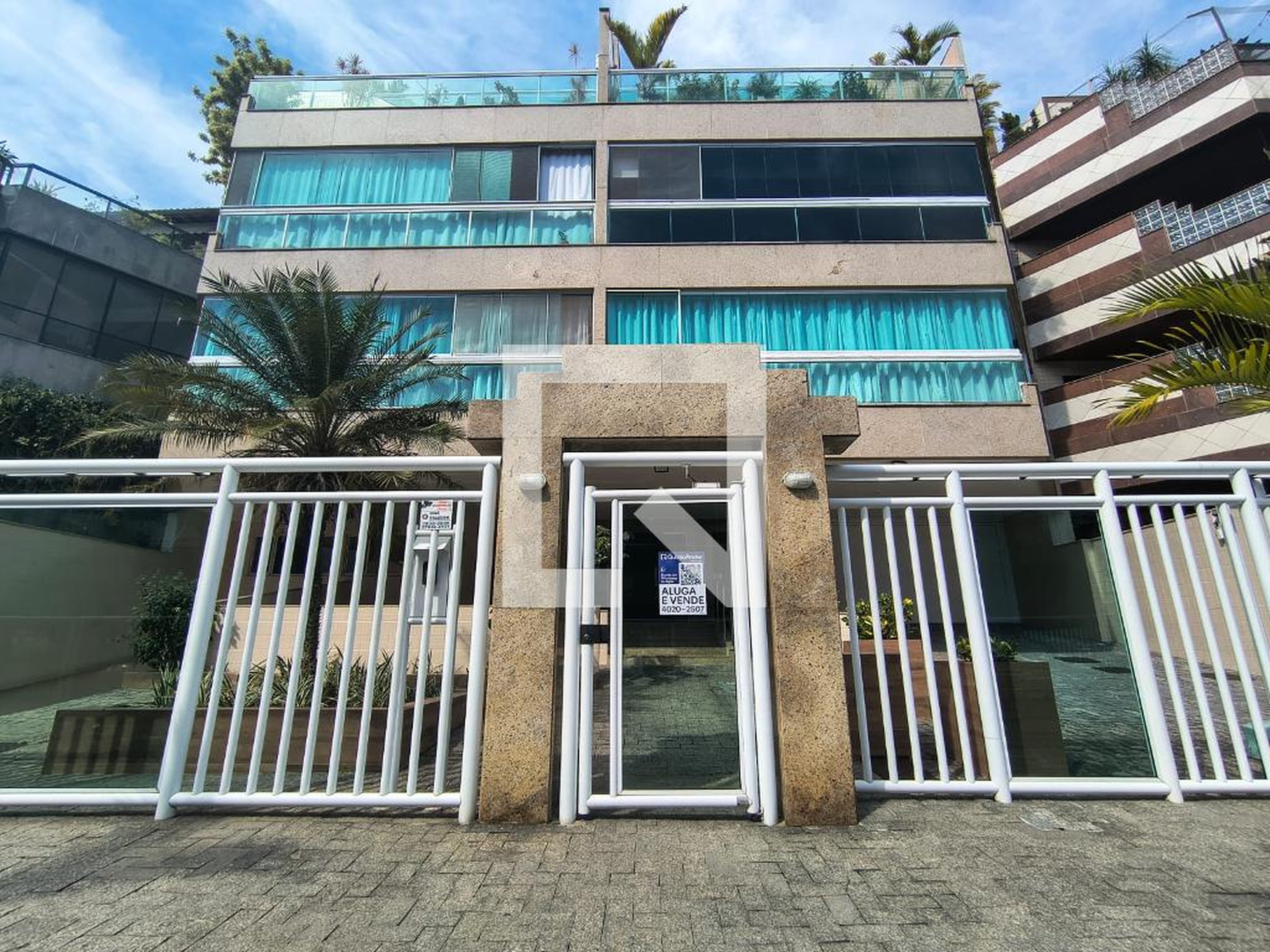 Fachada do Prédio Condomínio em Rua Vicente Leporace, 140