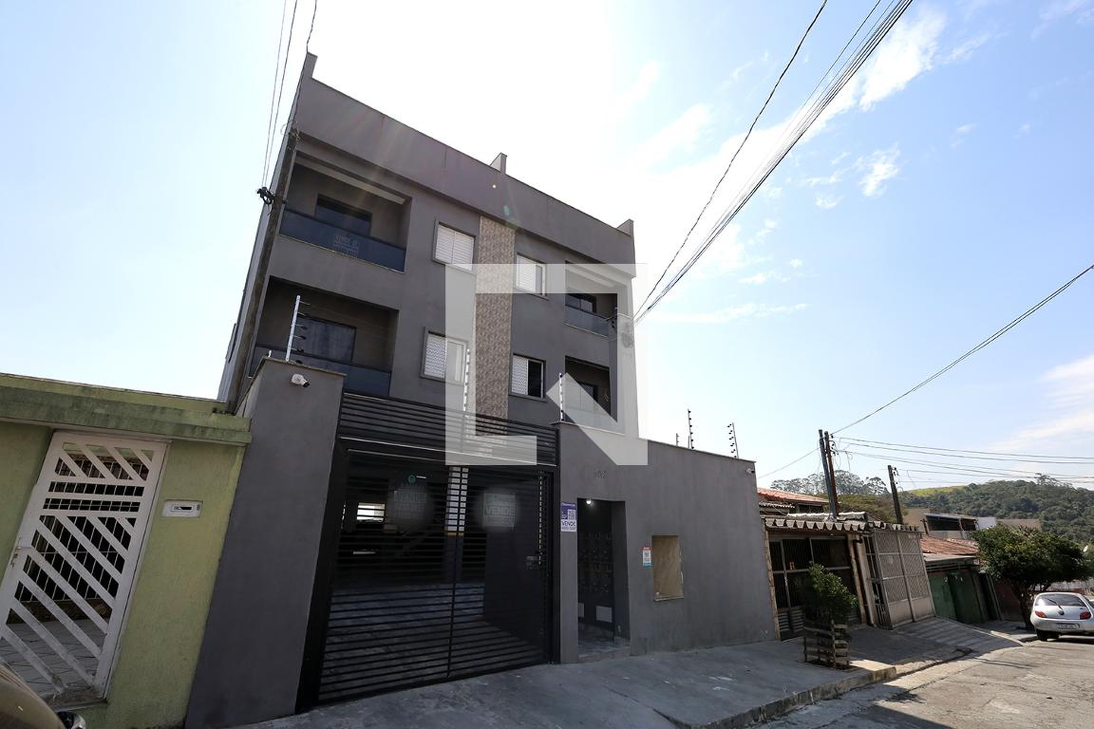 Fachada Condomínio em Rua Alcíno Guanabara, 102