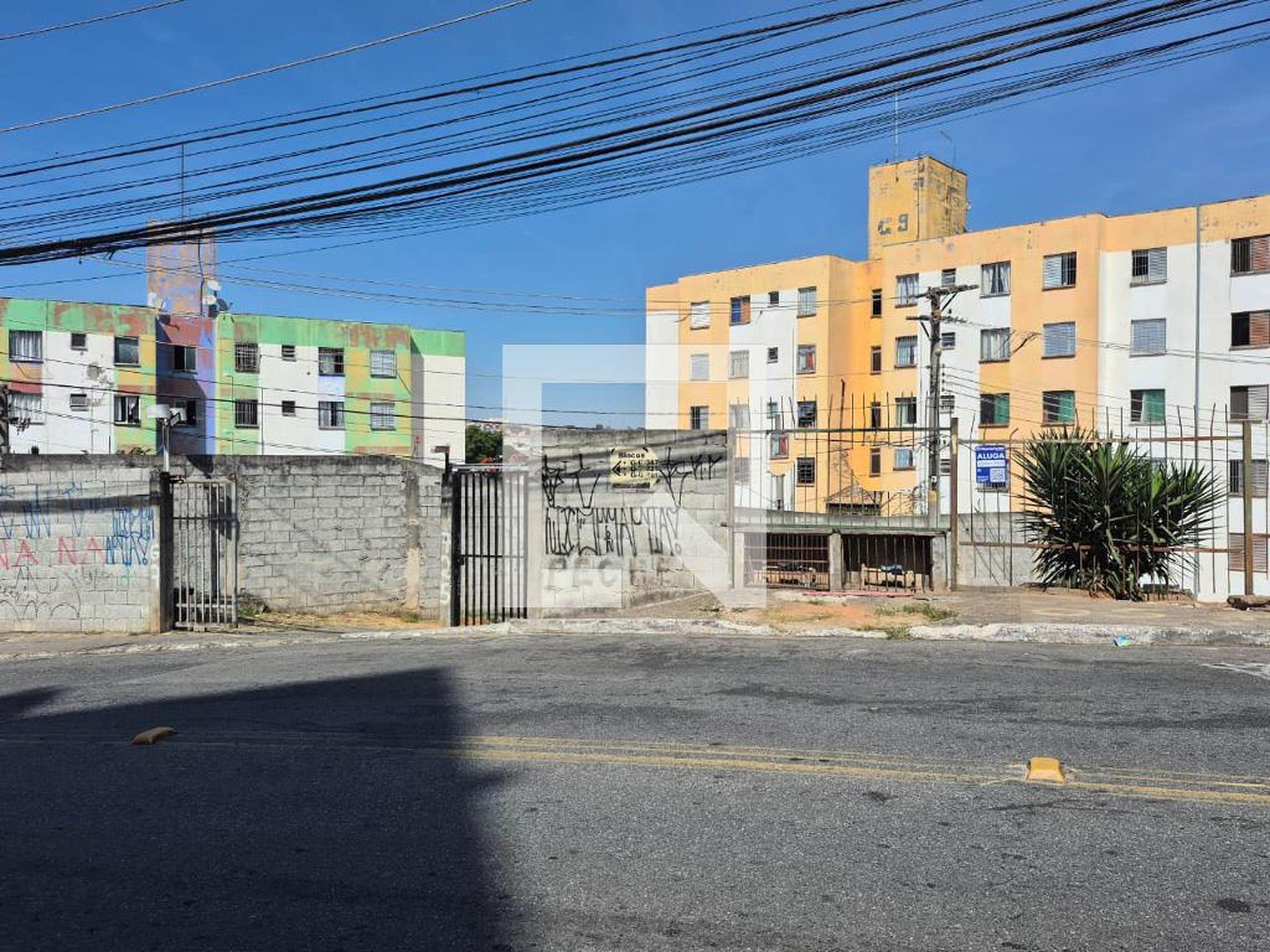 Fachada Condomínio em Rua Arraial de Santa Bárbara, 725