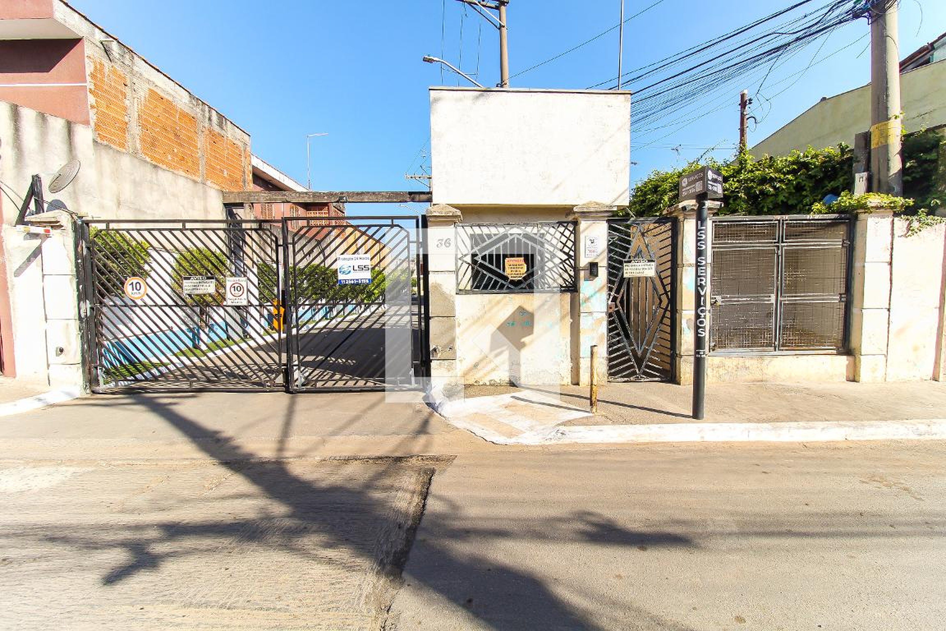 Fachada do Condominio Condomínio em Rua Erva de Saracura, 55