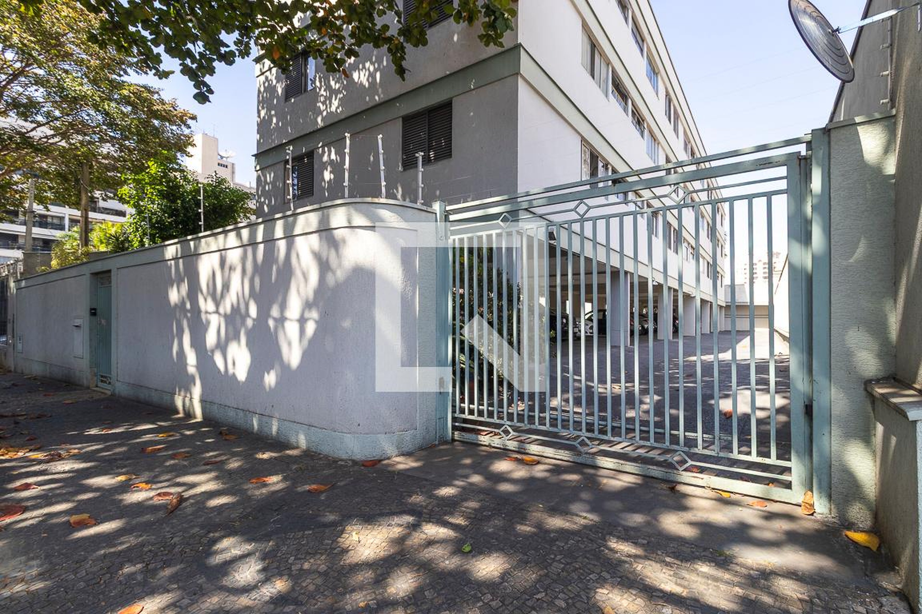 Fachada Condomínio em Rua dos Alecrins, 730