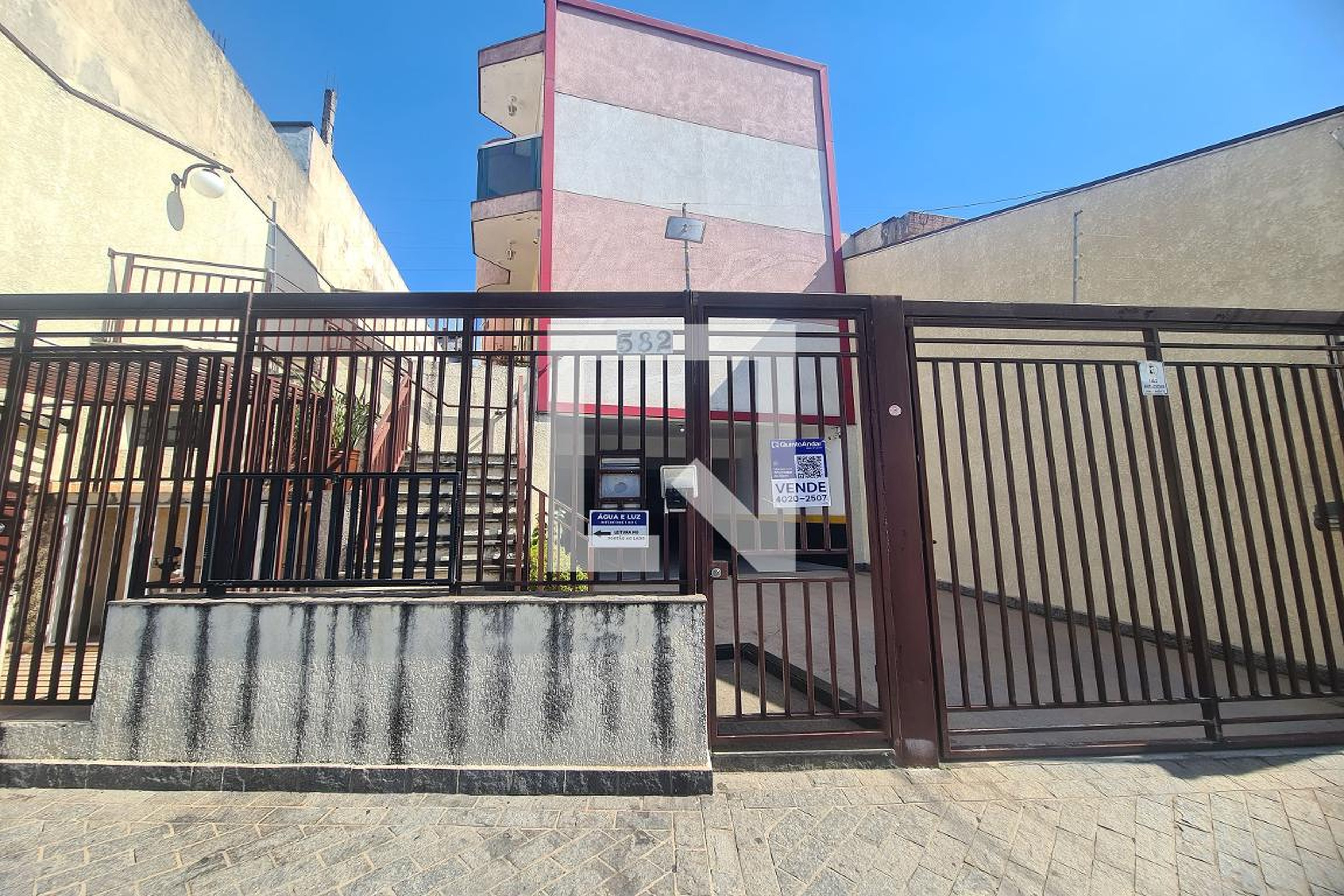 Fachada Condomínio em Rua Medeiros Furtado, 582