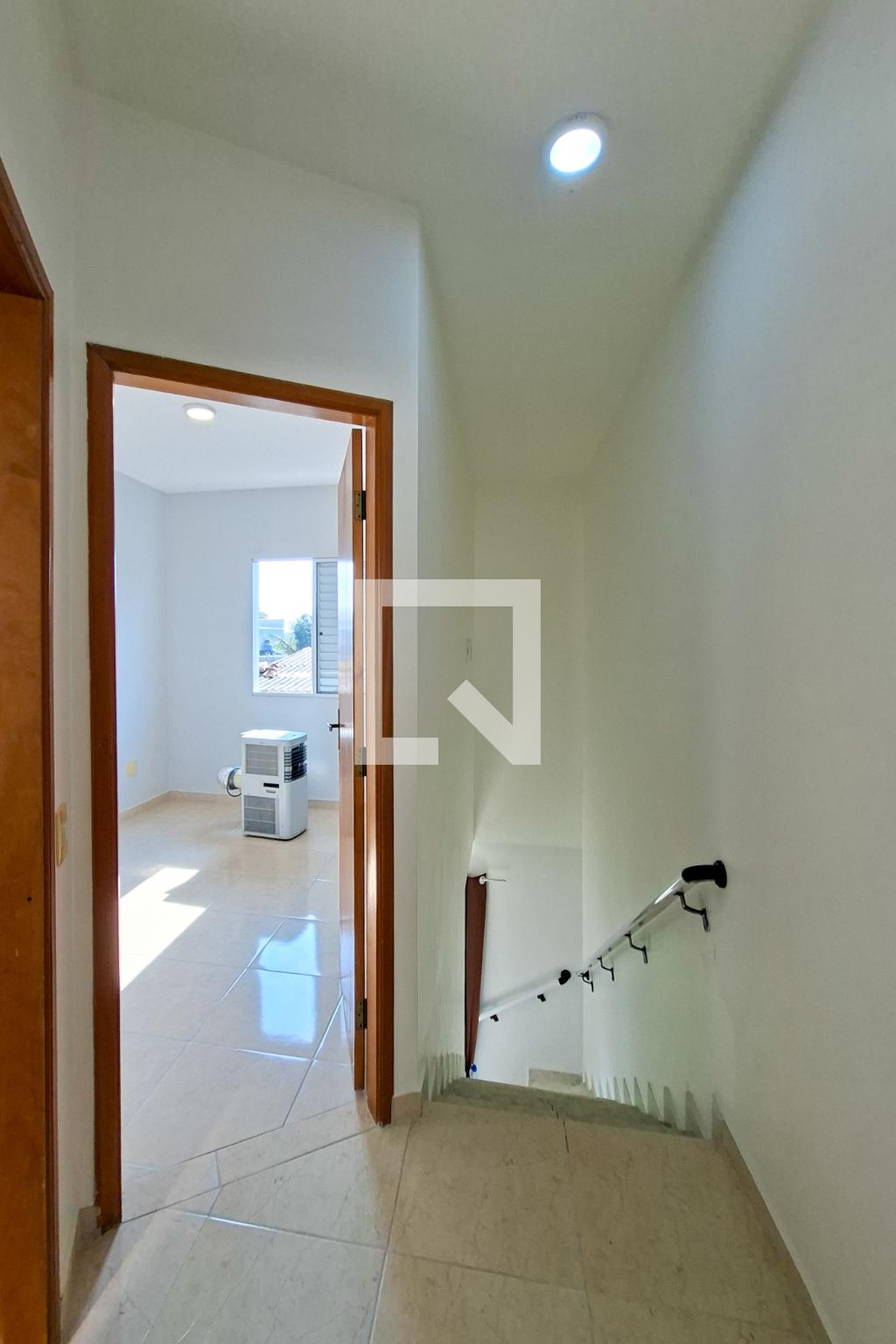 Hall Condomínio em Avenida Pau-Brasil, 507