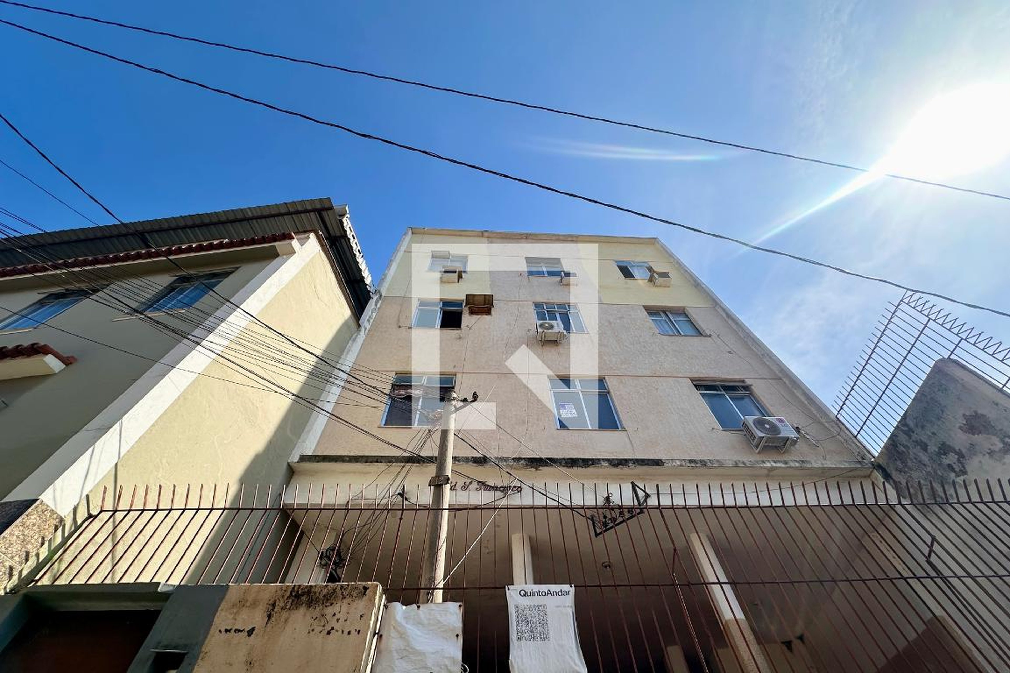 Fachada Condomínio em Rua Rosa Saião, 12