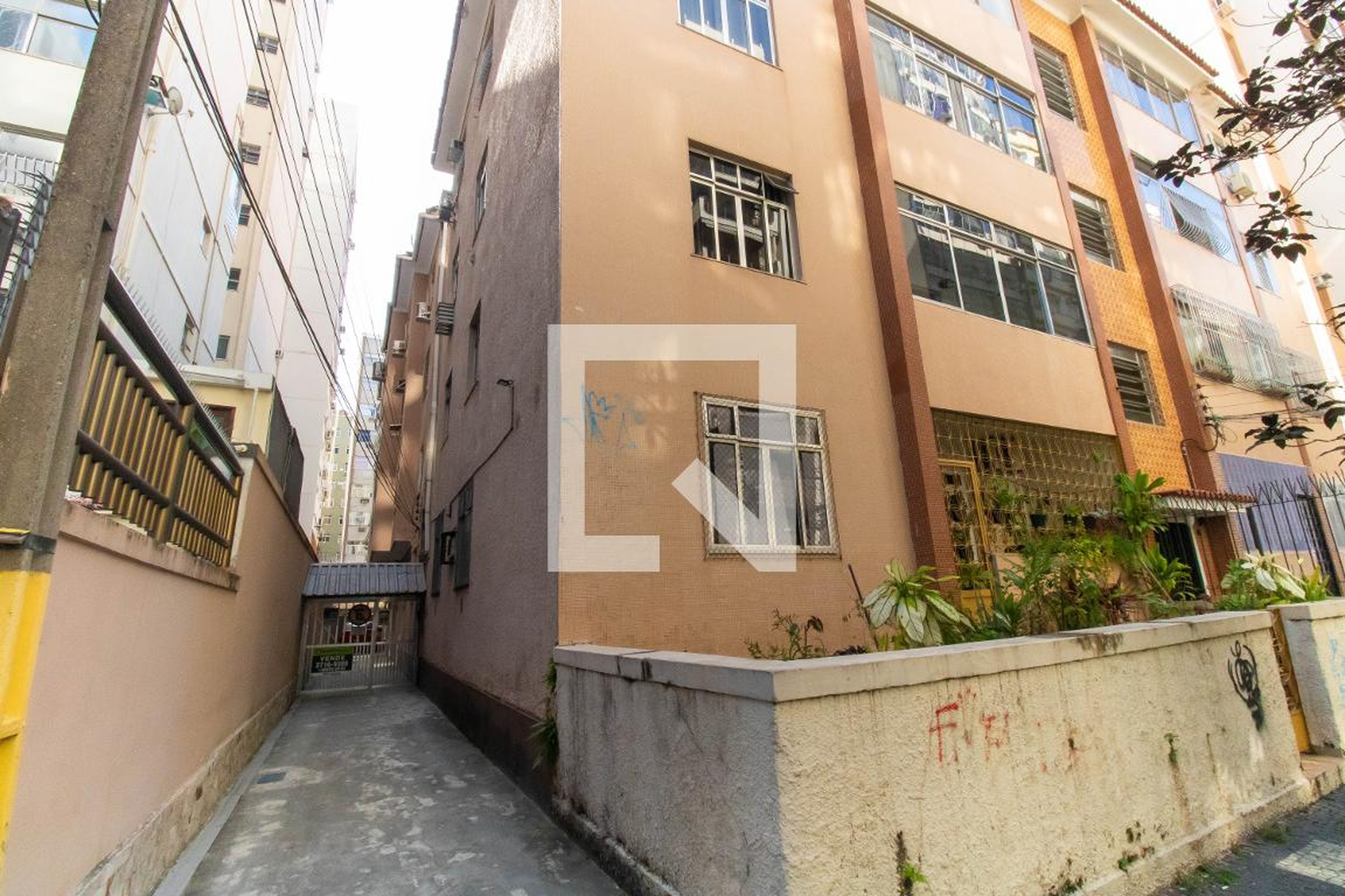 Fachada Condomínio em Rua Mariz e Barros, 37