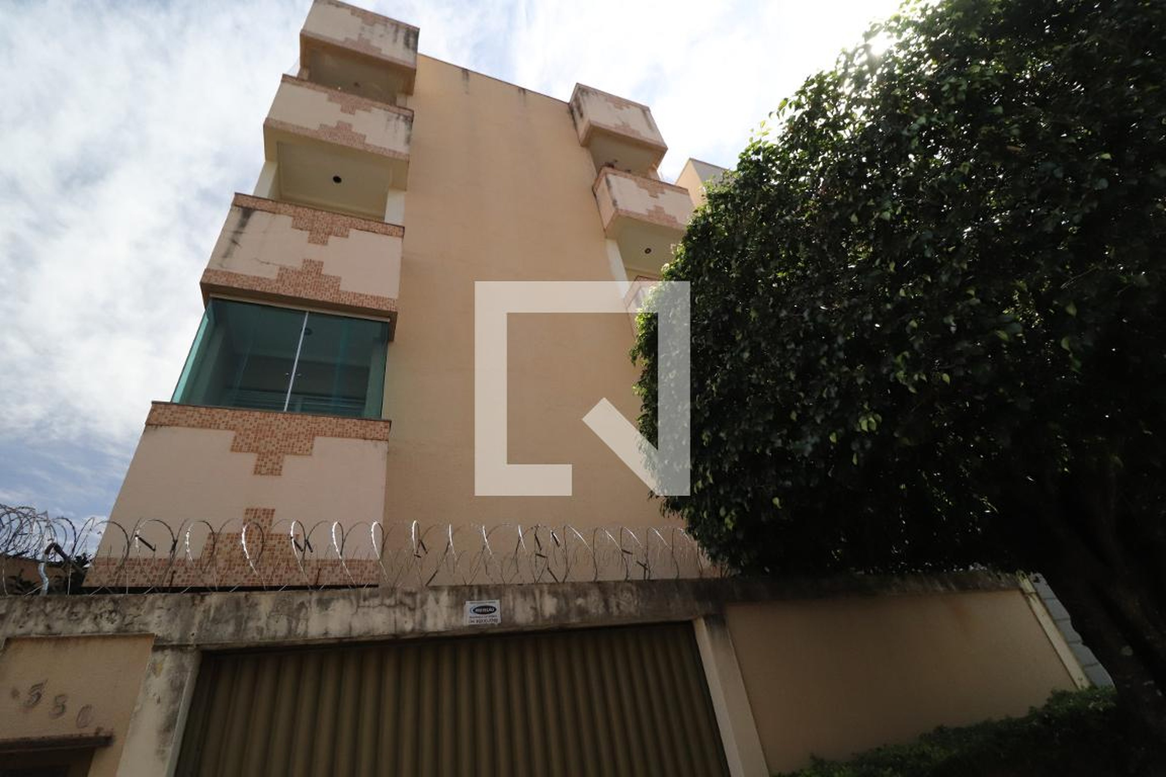 Fachada Condomínio em Rua Mario Pinto Sobrinho, 380