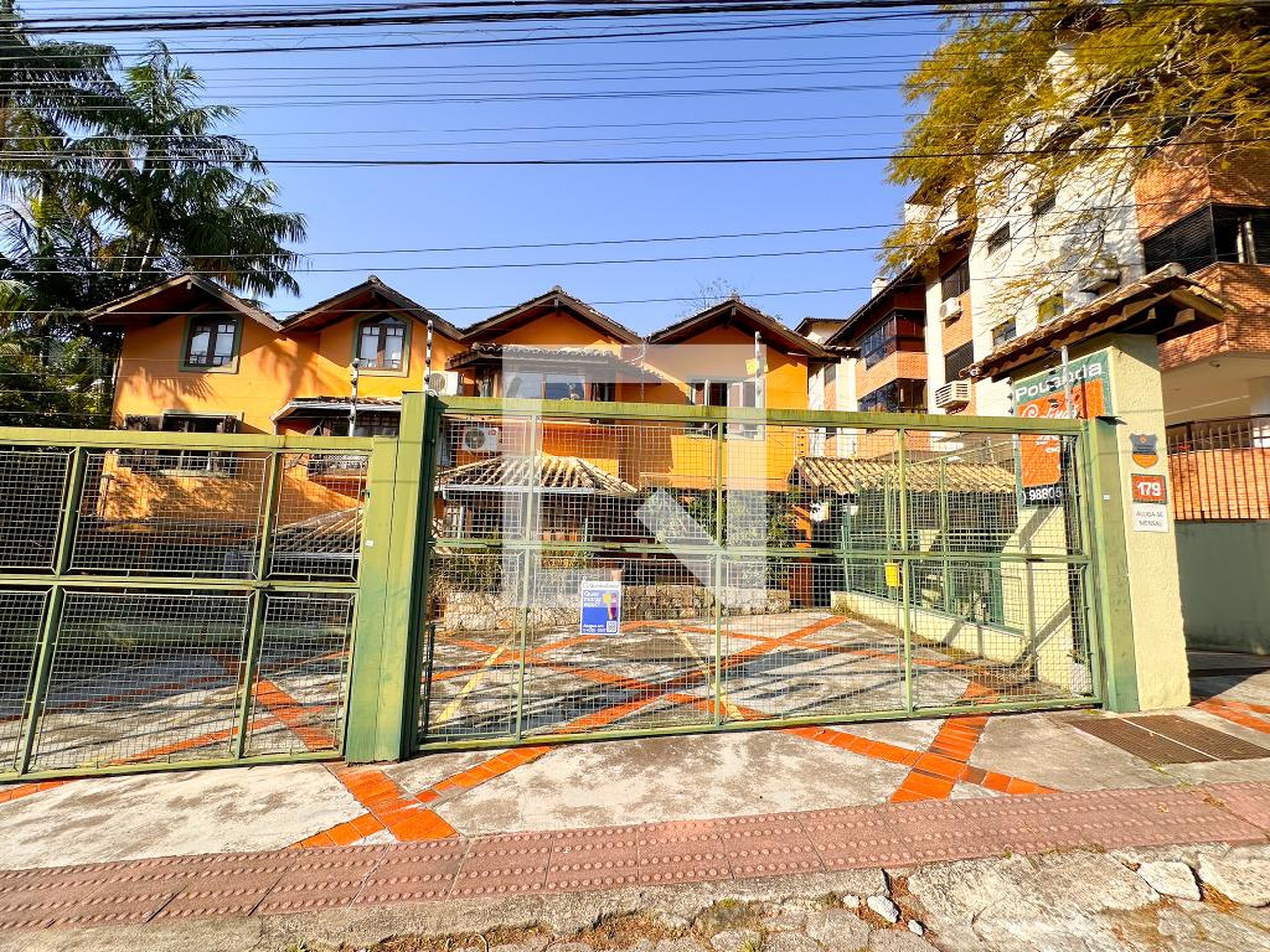 Fachada Condomínio em Rua Manoel Isidoro da Silveira, 179