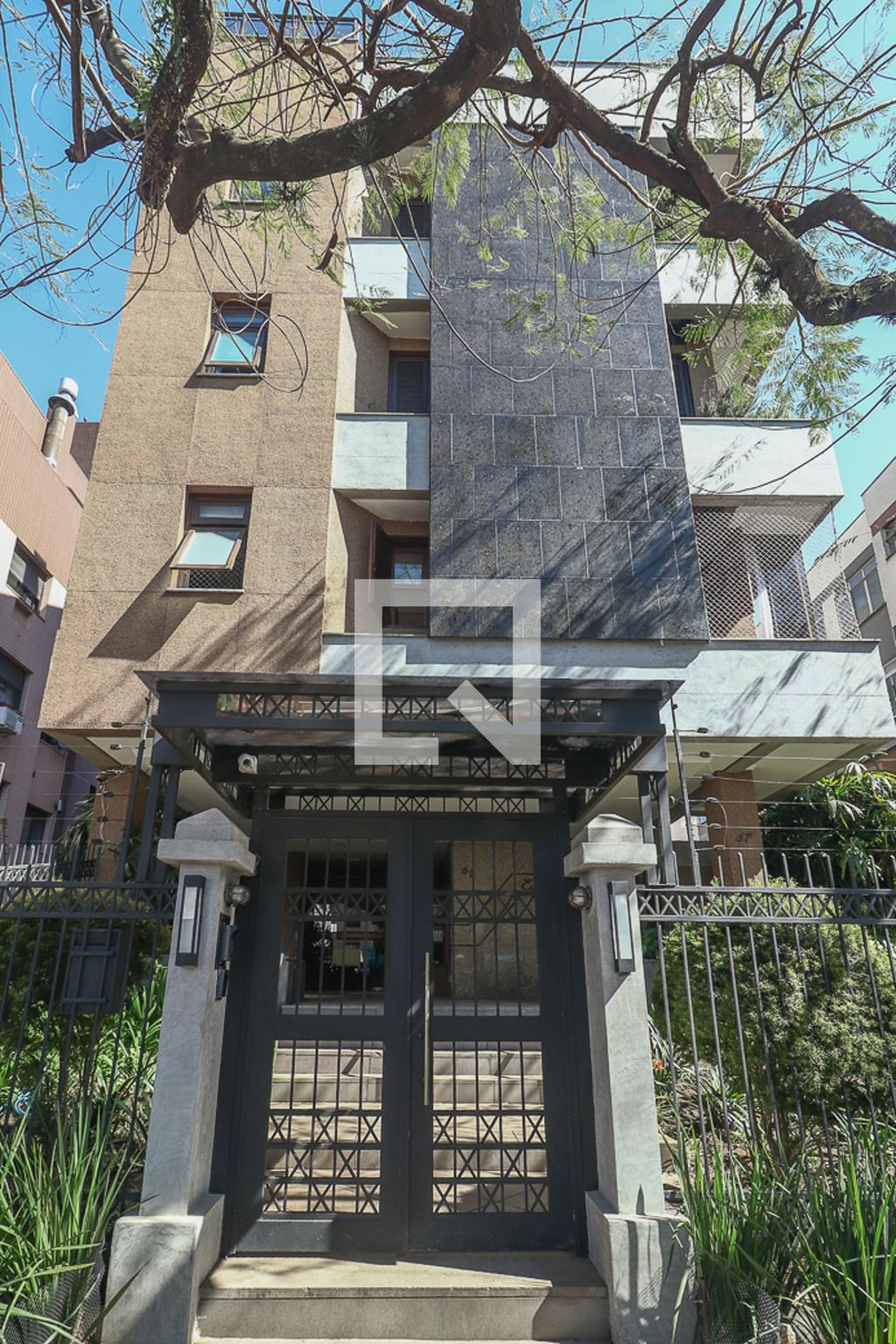 Fachada Condomínio em Rua Artur Rocha, 67