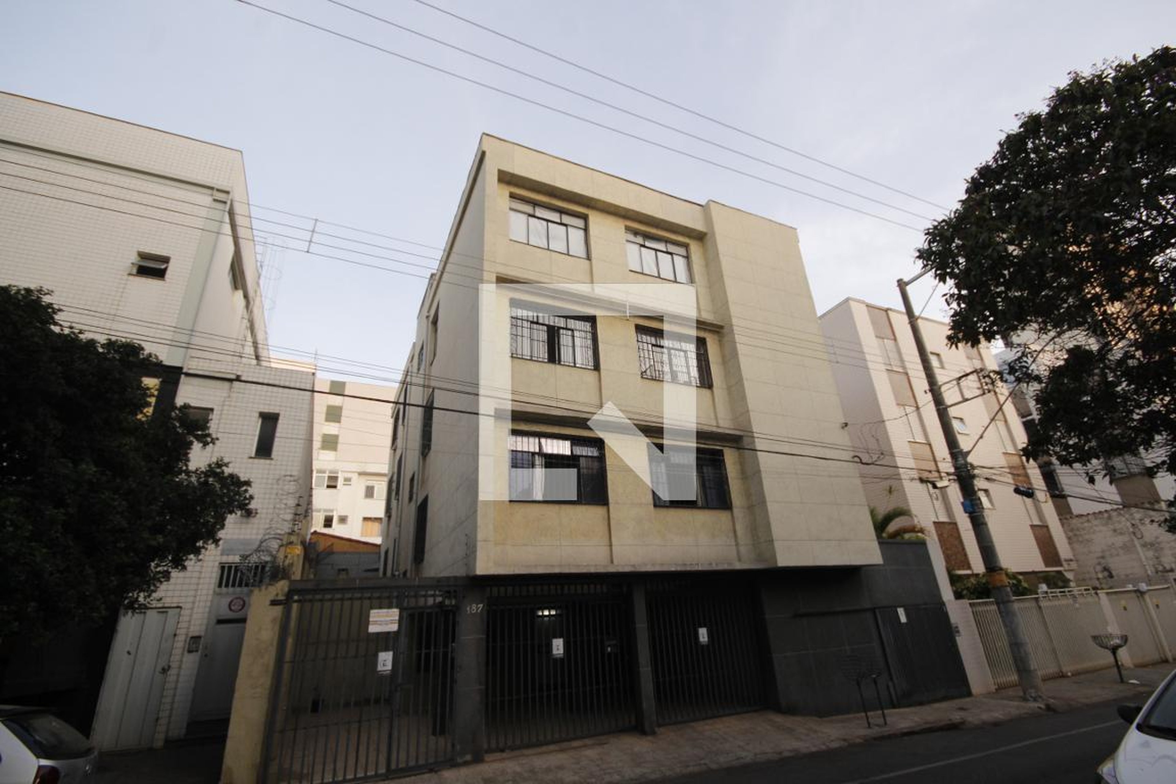 Fachada Condomínio em Rua Caratinga, 187