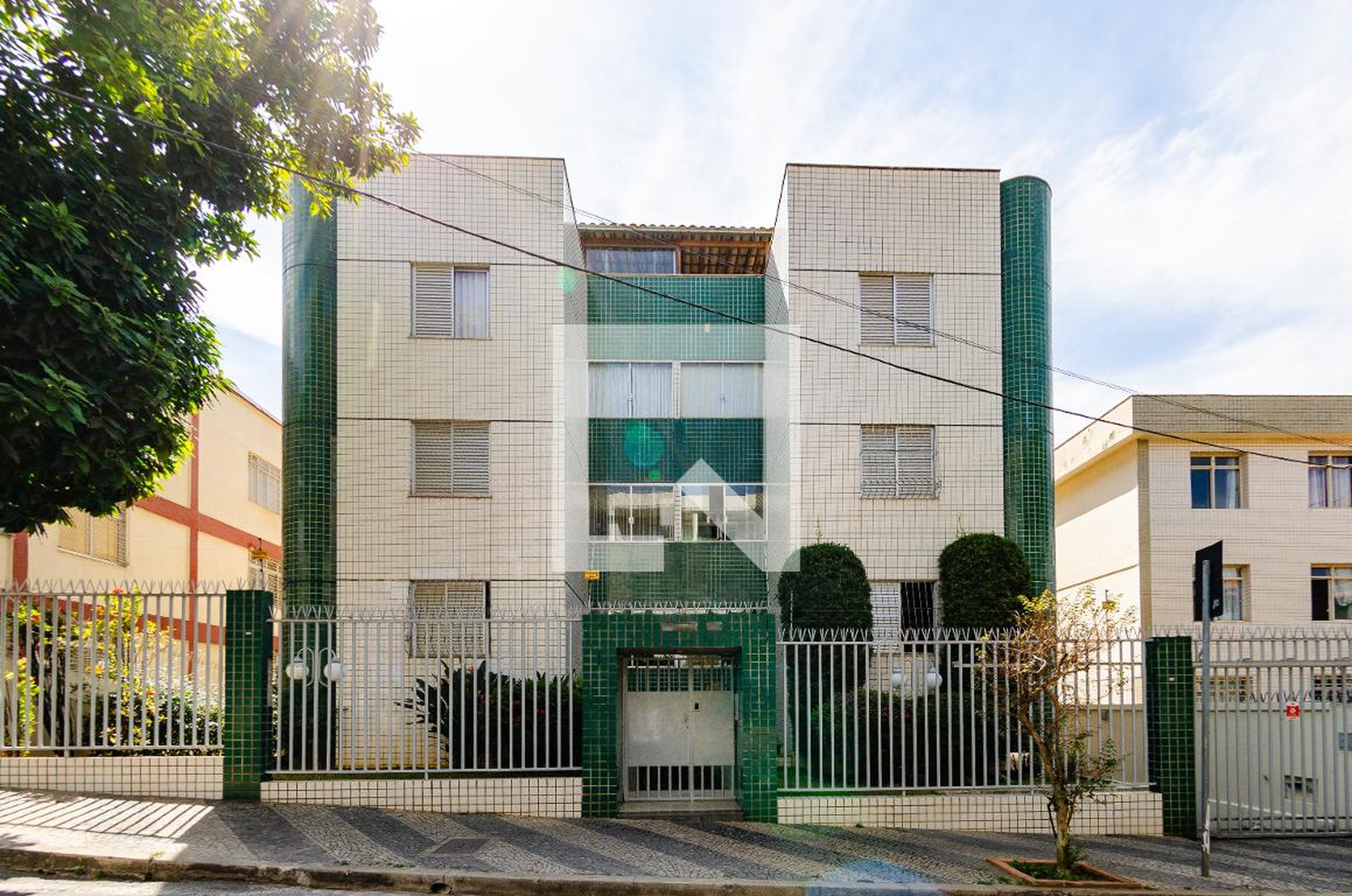Fachada Condomínio em Rua Santos, 747