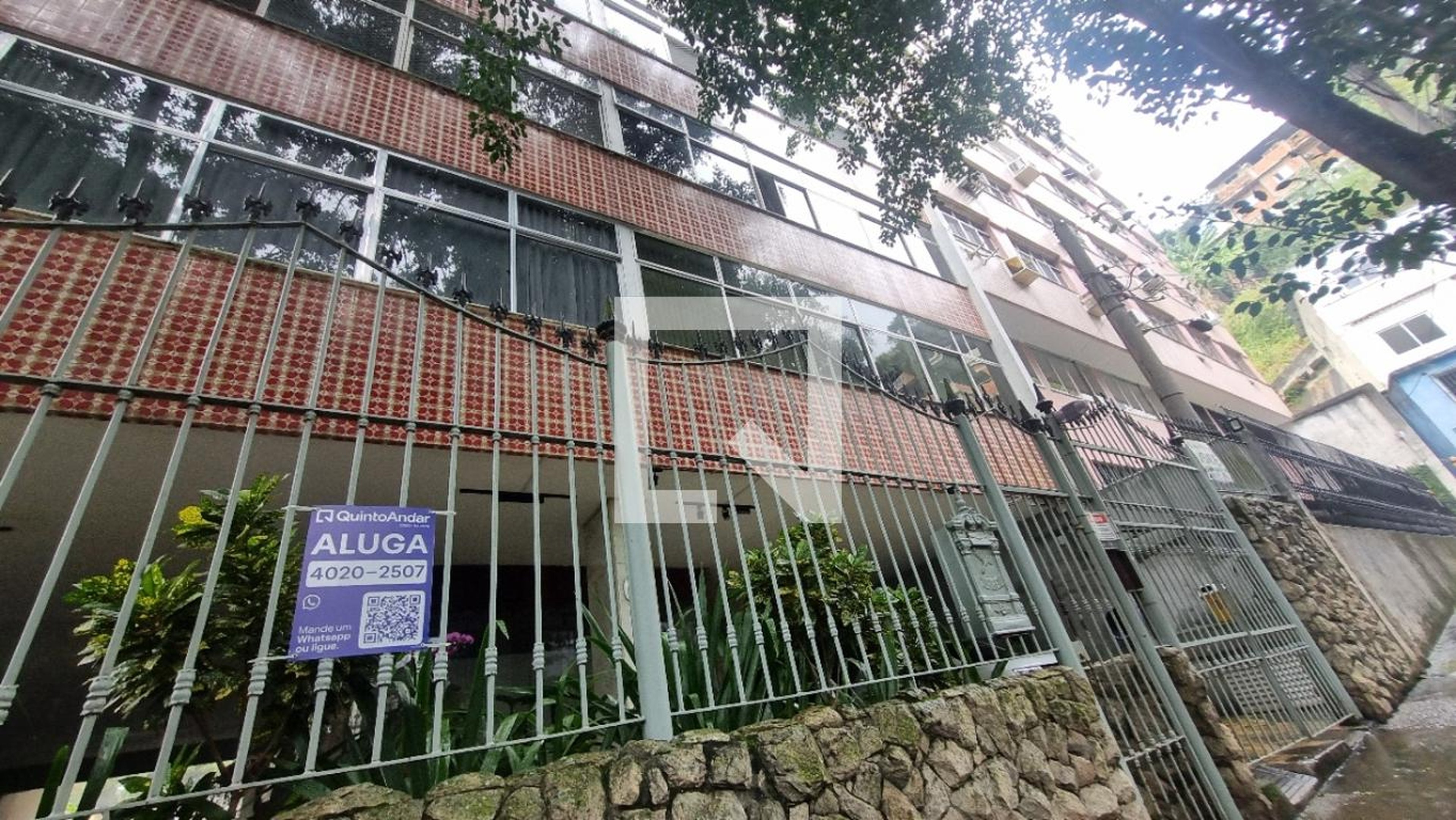 Fachada Condomínio em Rua da Cascata, 65