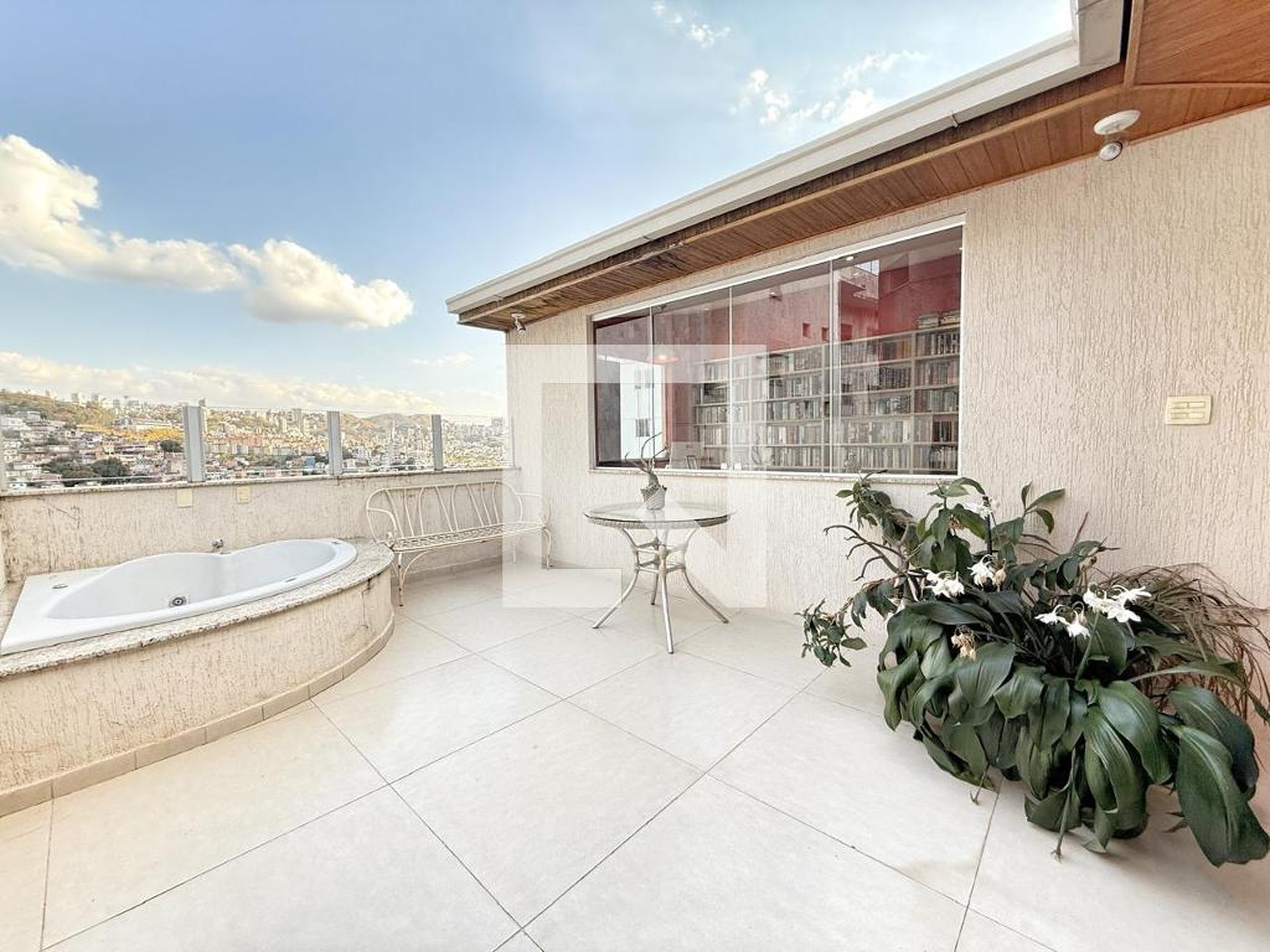 Área Externa Condomínio em Rua Guilherme de Almeida, 400