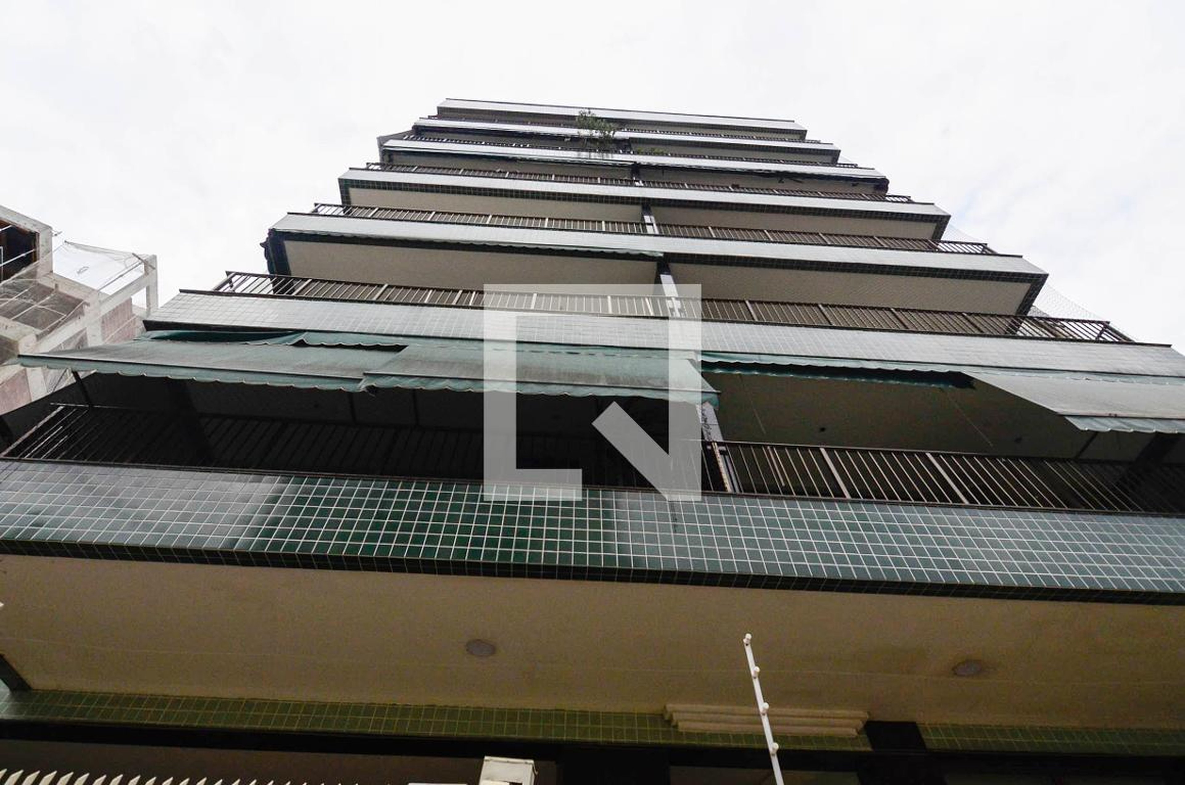 Fachada Condomínio em Rua Marquês de Valença, 142