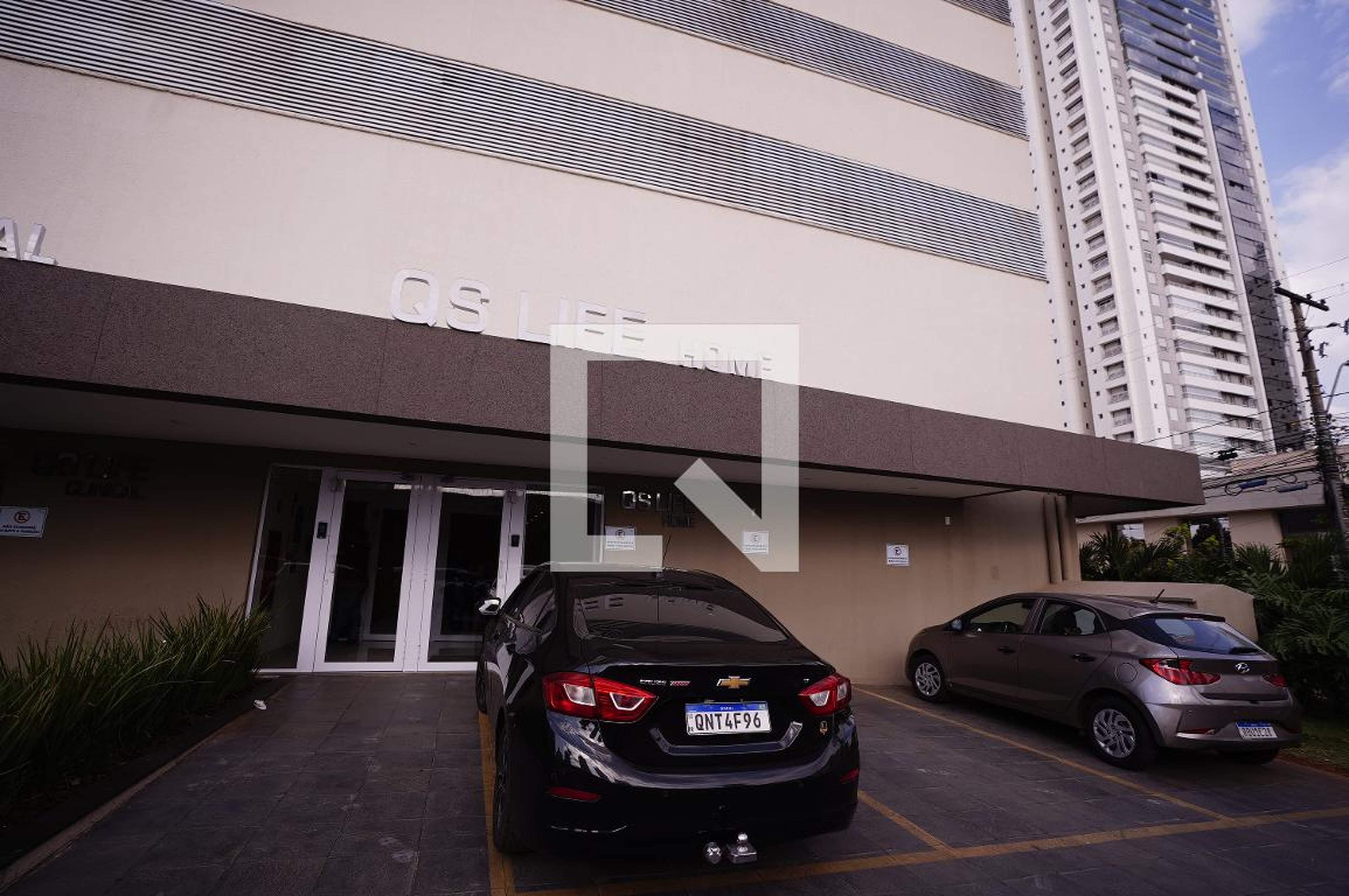 Fachada Condomínio em Rua 1123, 225