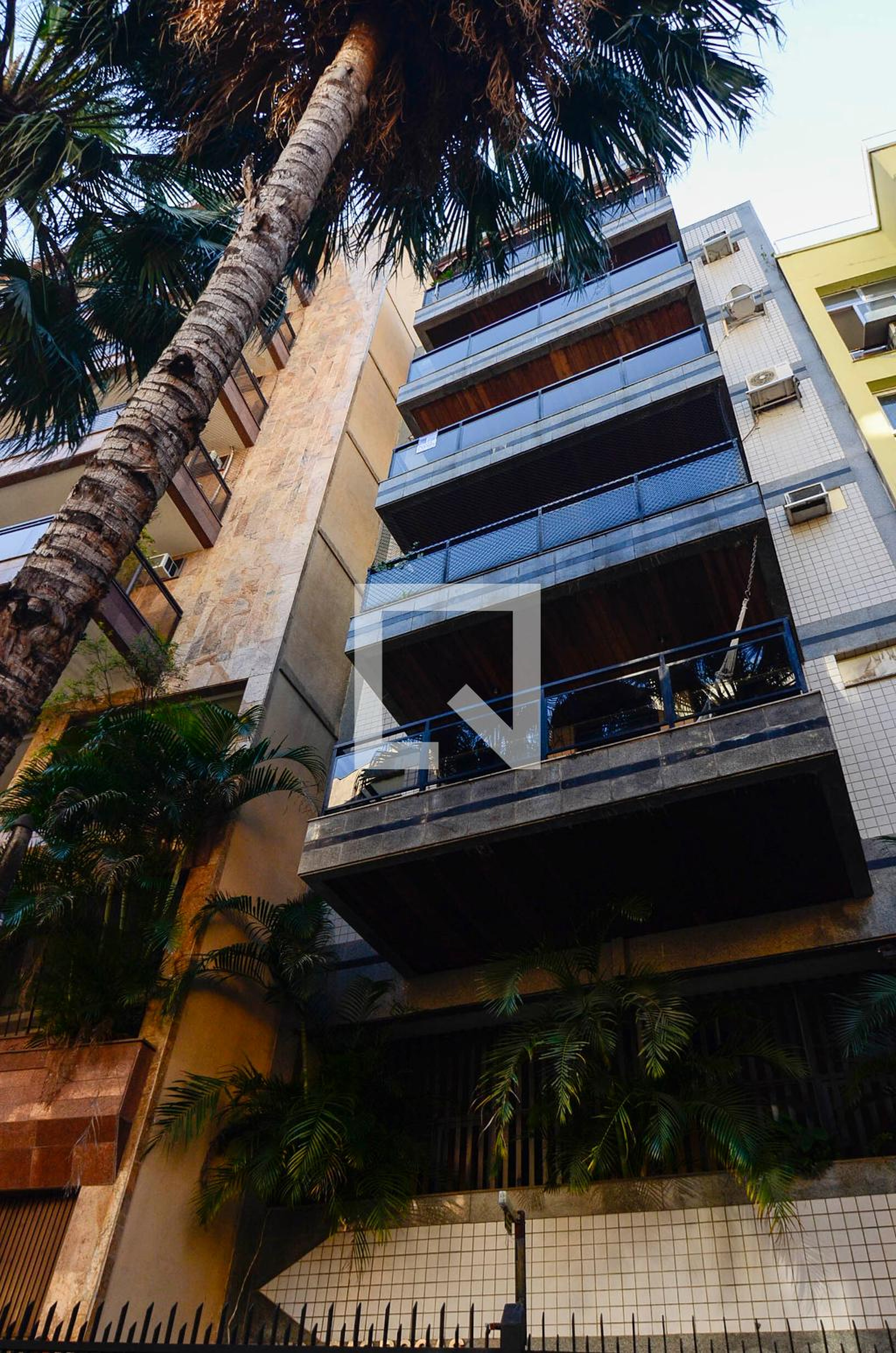 Fachada Condomínio em Rua Dezoito de Outubro, 346