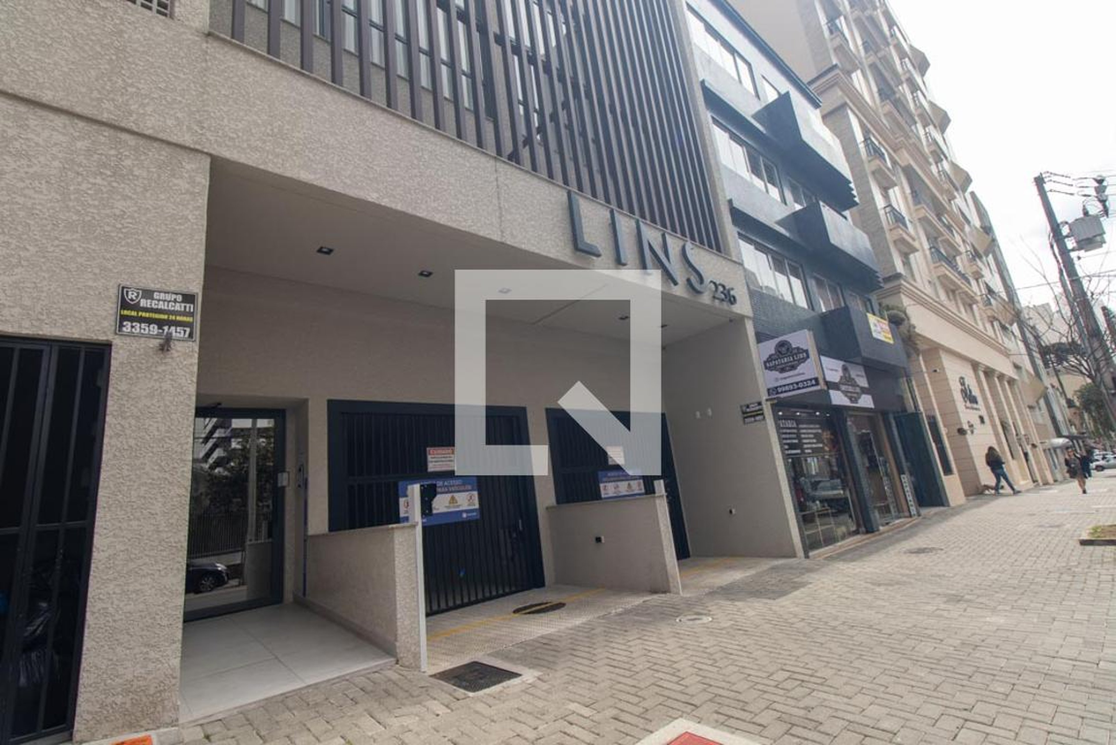 Fachada do Condomínio Edifício Lins  Yogha