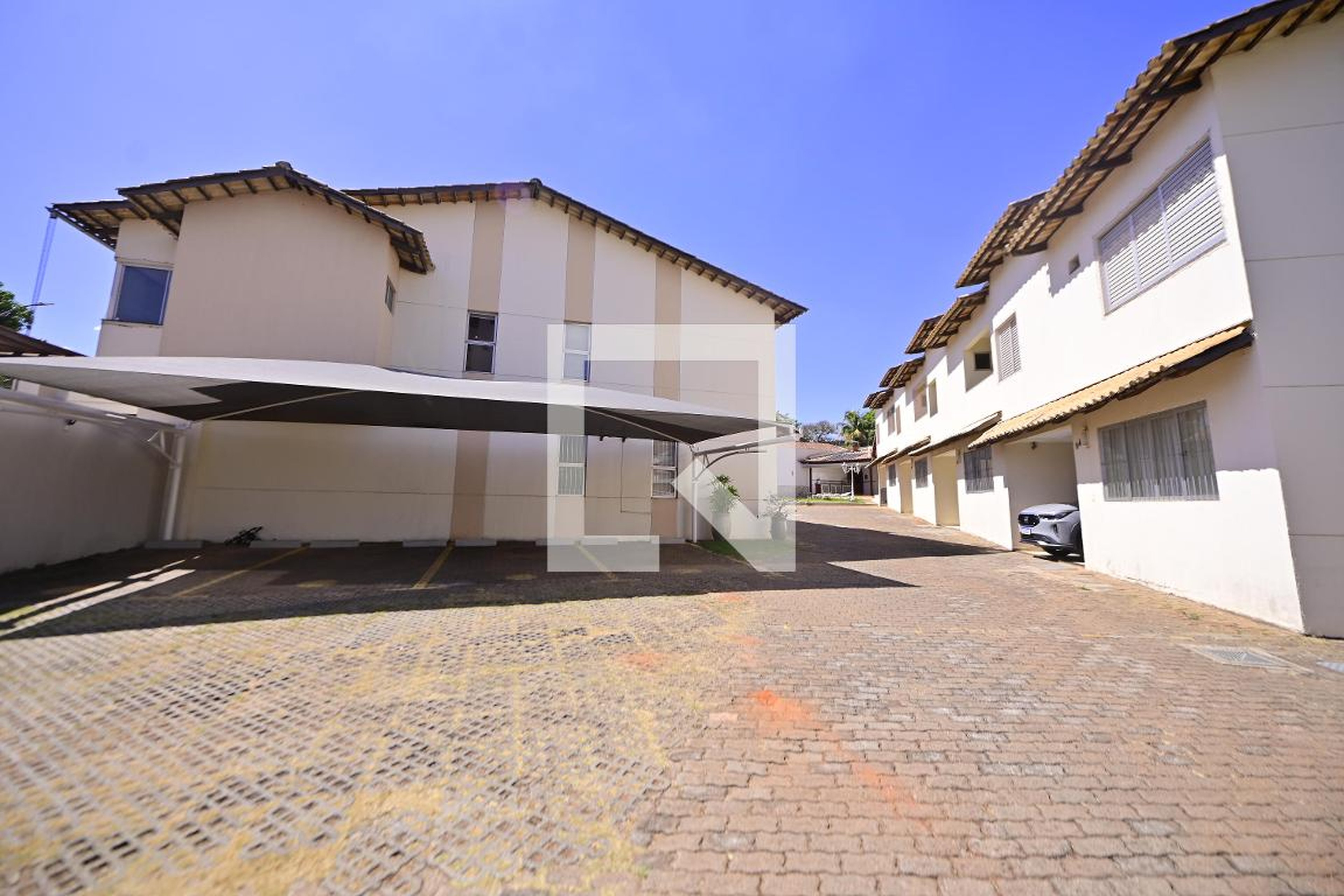 Fachada Condomínio em Rua 37, 105