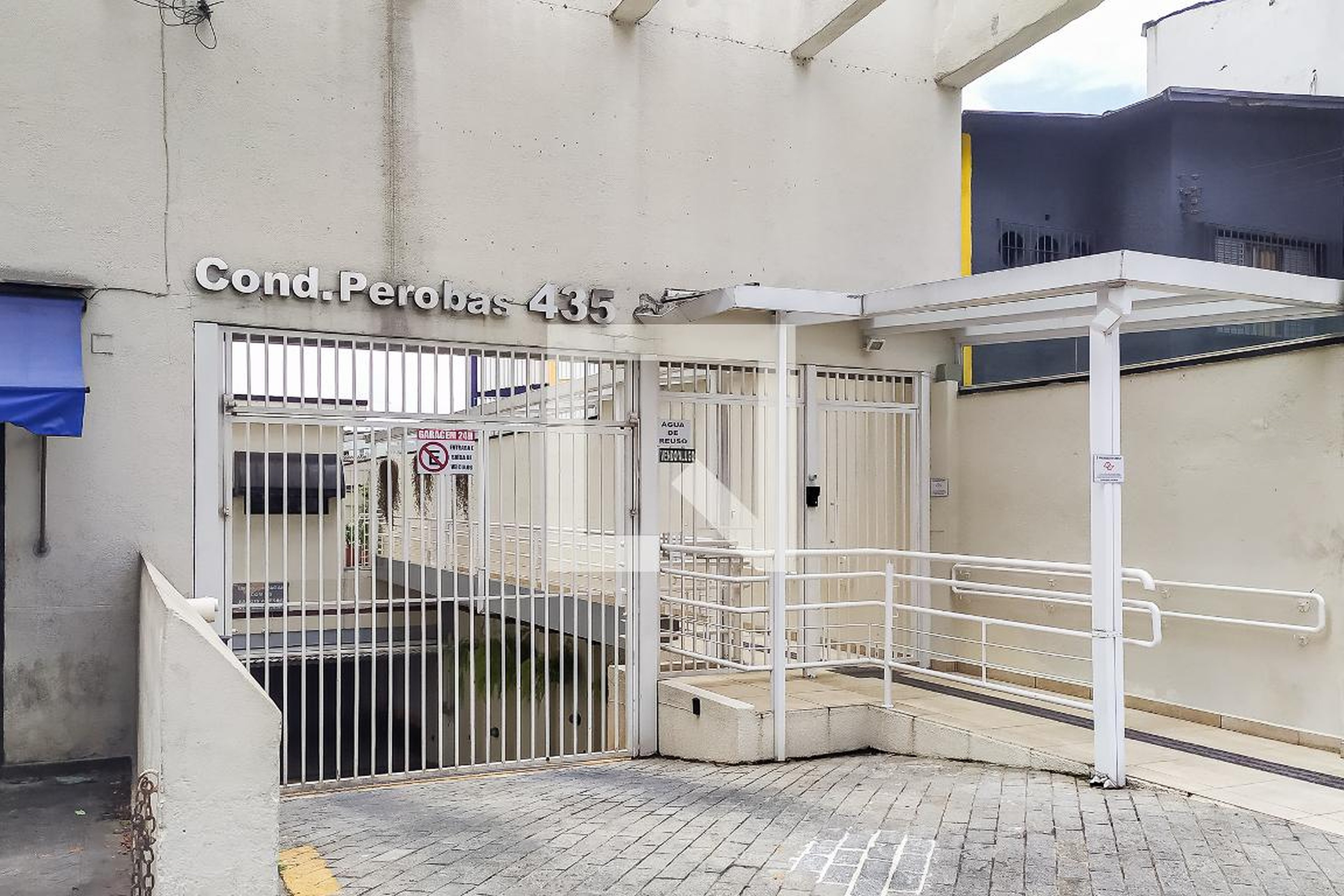 Fachada Condomínio Perobas