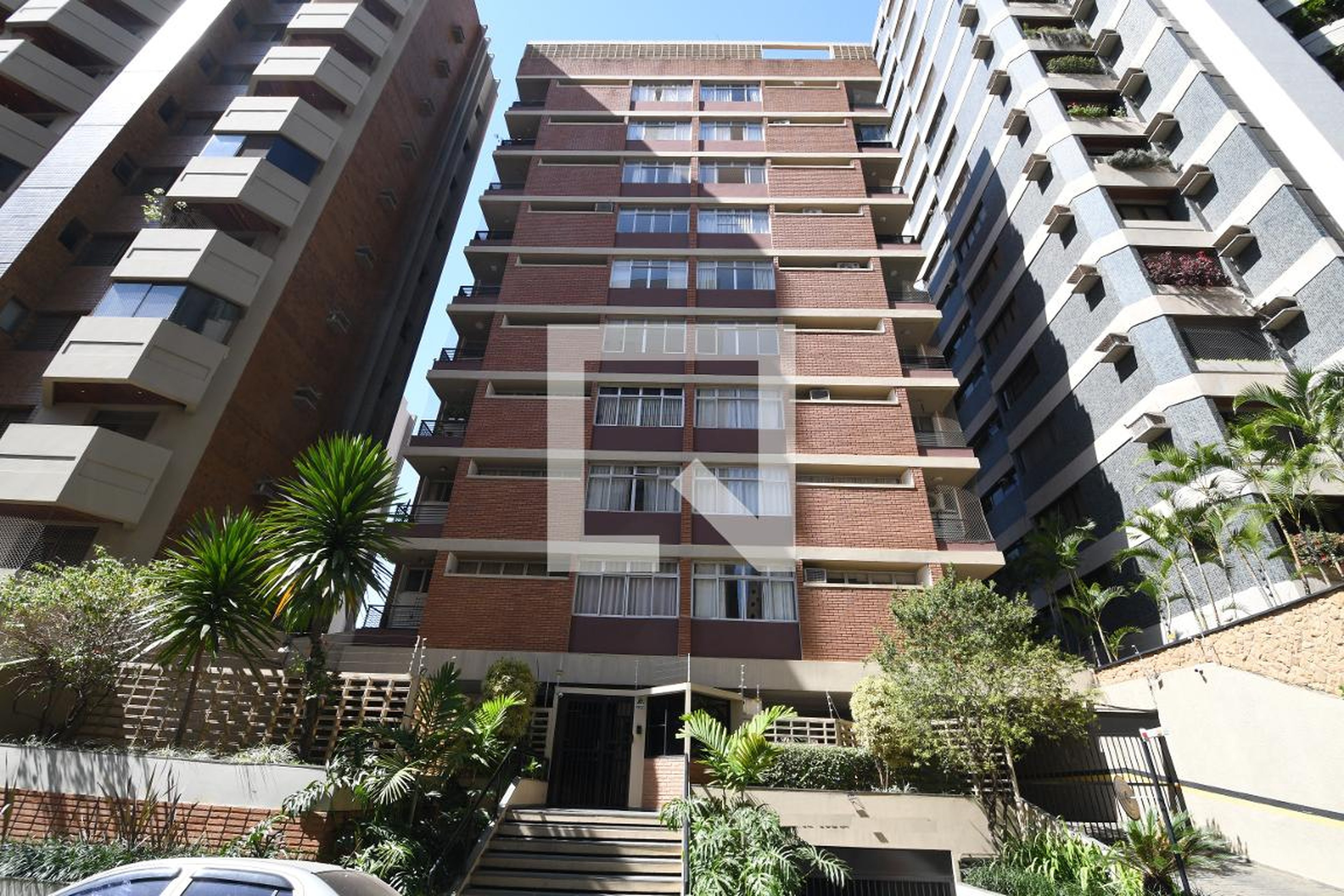 Fachada do Prédio Condomínio em Rua Emília Paiva Meira, 123