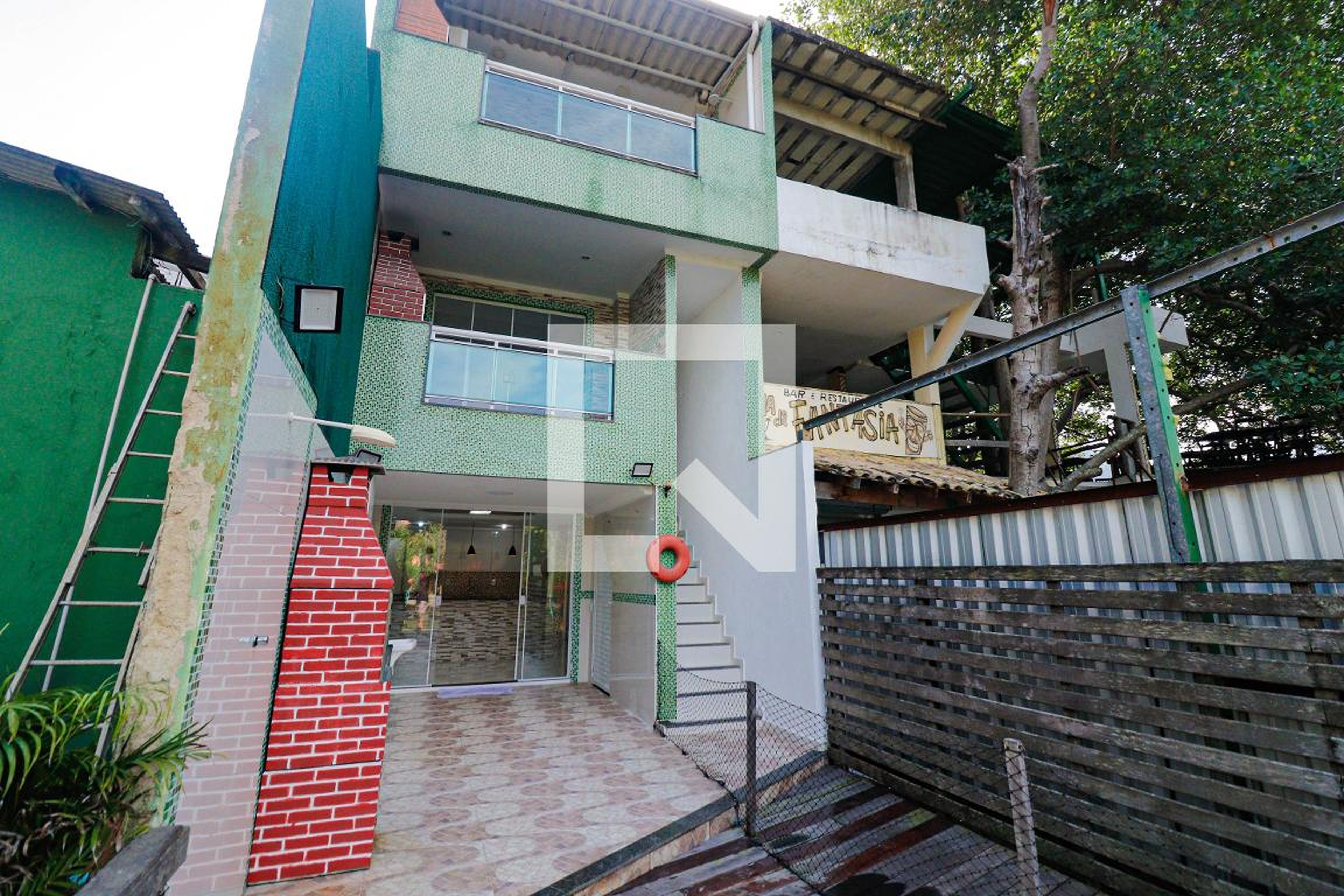 Fachada Condomínio em Avenida Armando Lombardi, 370