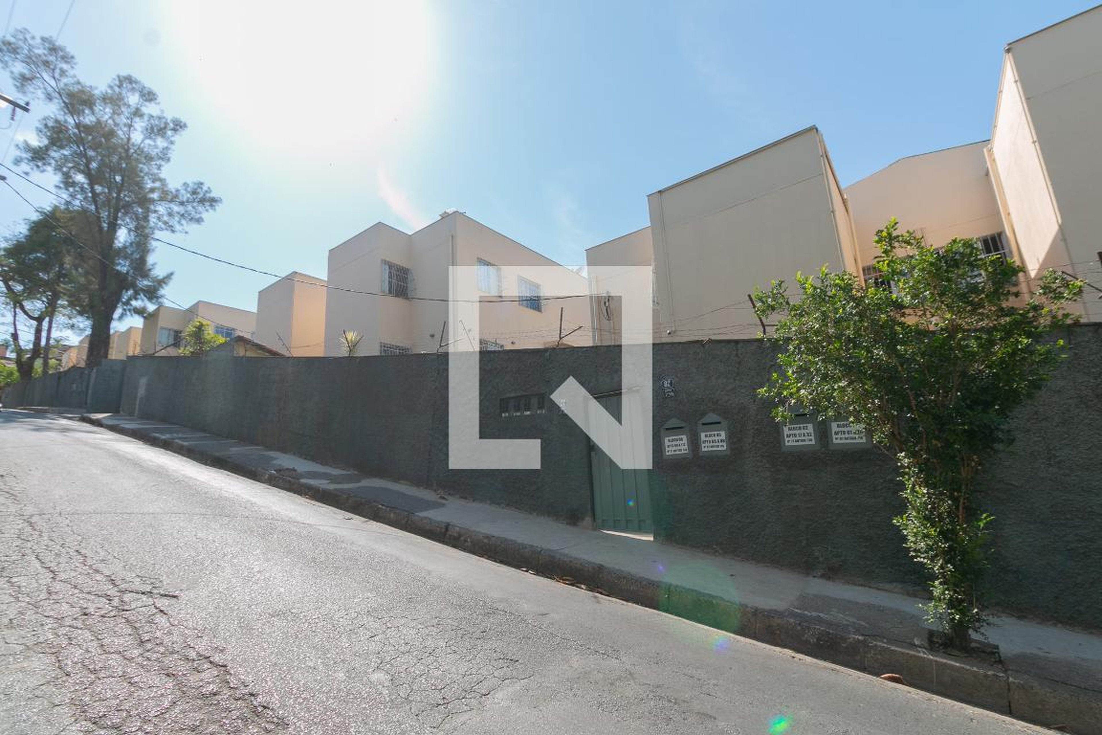 Fachada Condomínio em Rua Frei Martinho Burnier, 77