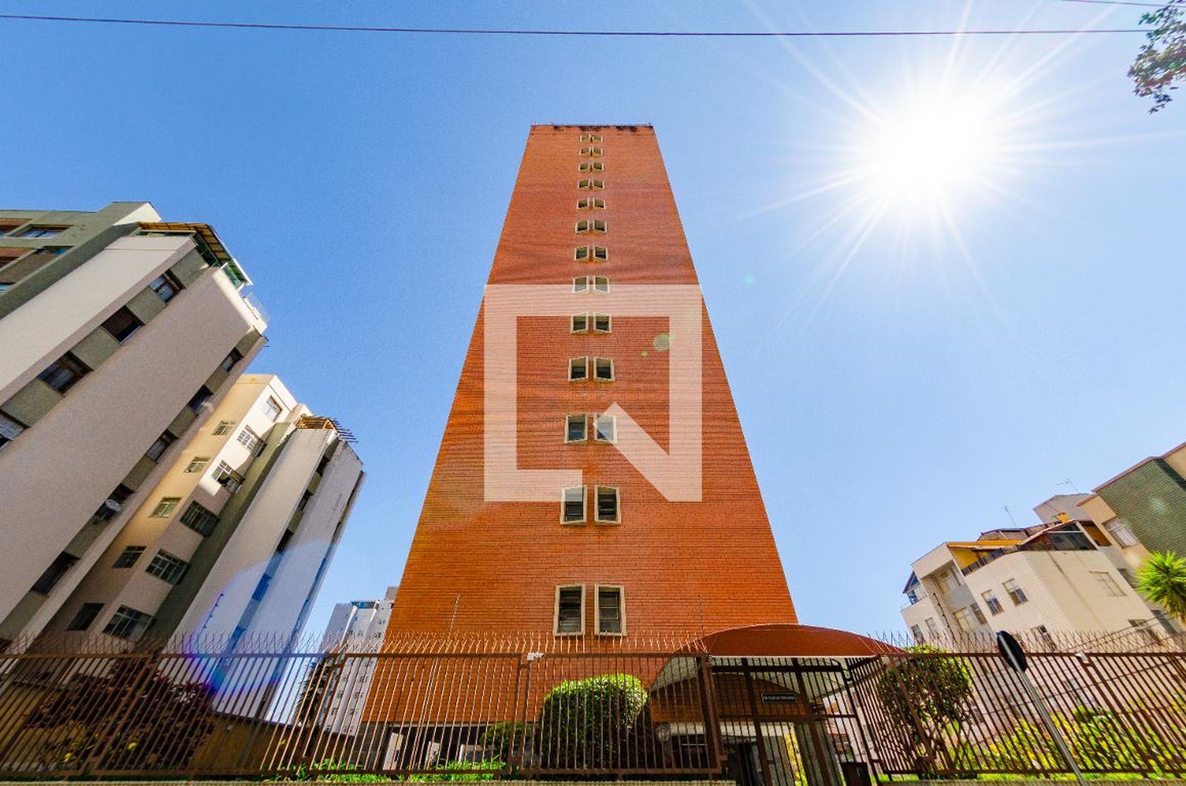 Fachada Condomínio em Rua Camapuan, 700