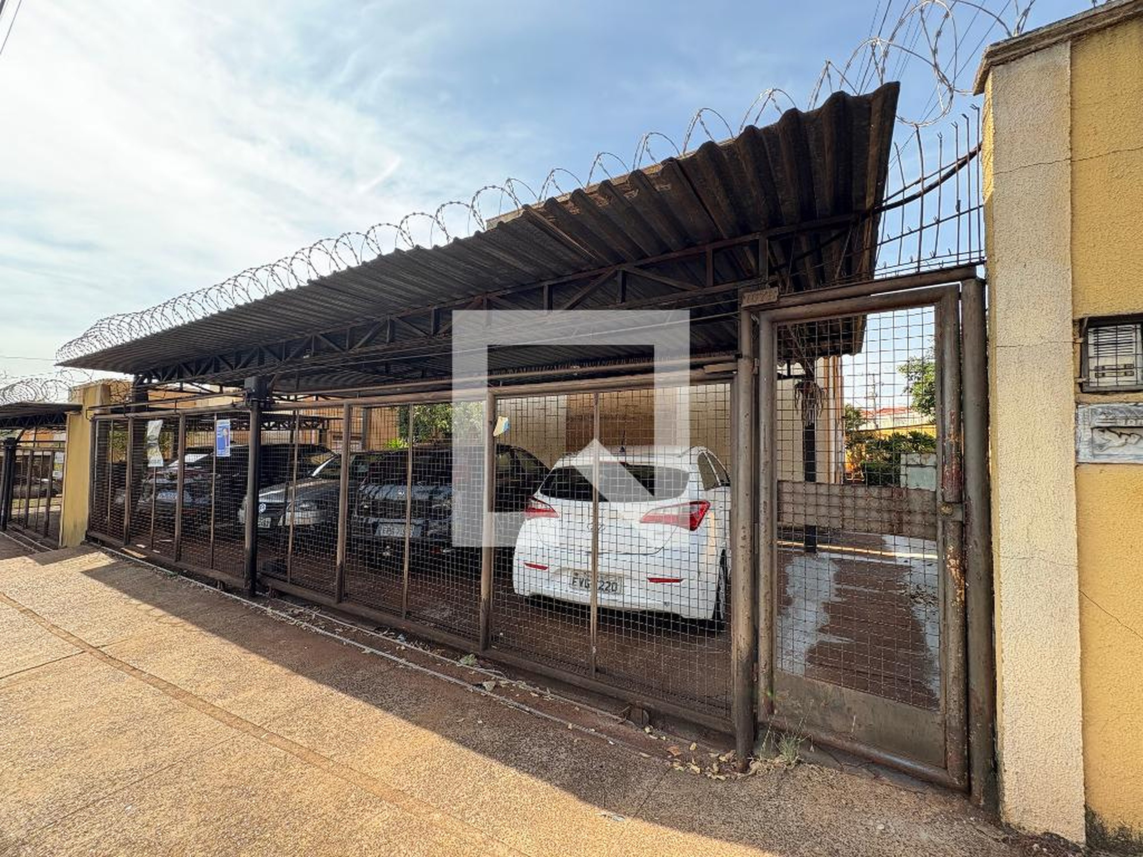 Fachada Condomínio em Avenida Meira Júnior, 1678