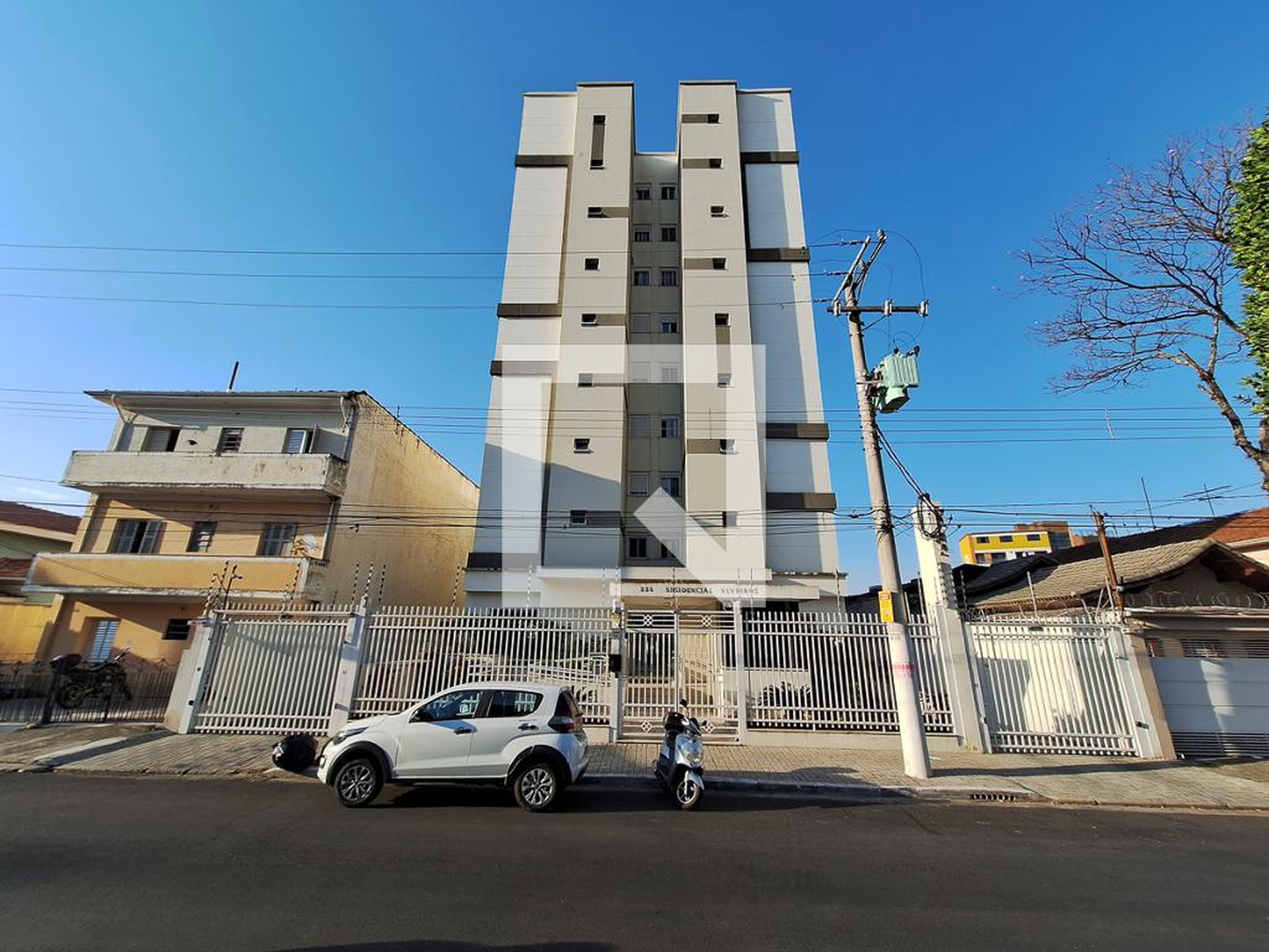 Fachada Condomínio em Rua Viveiros de Castro, 329