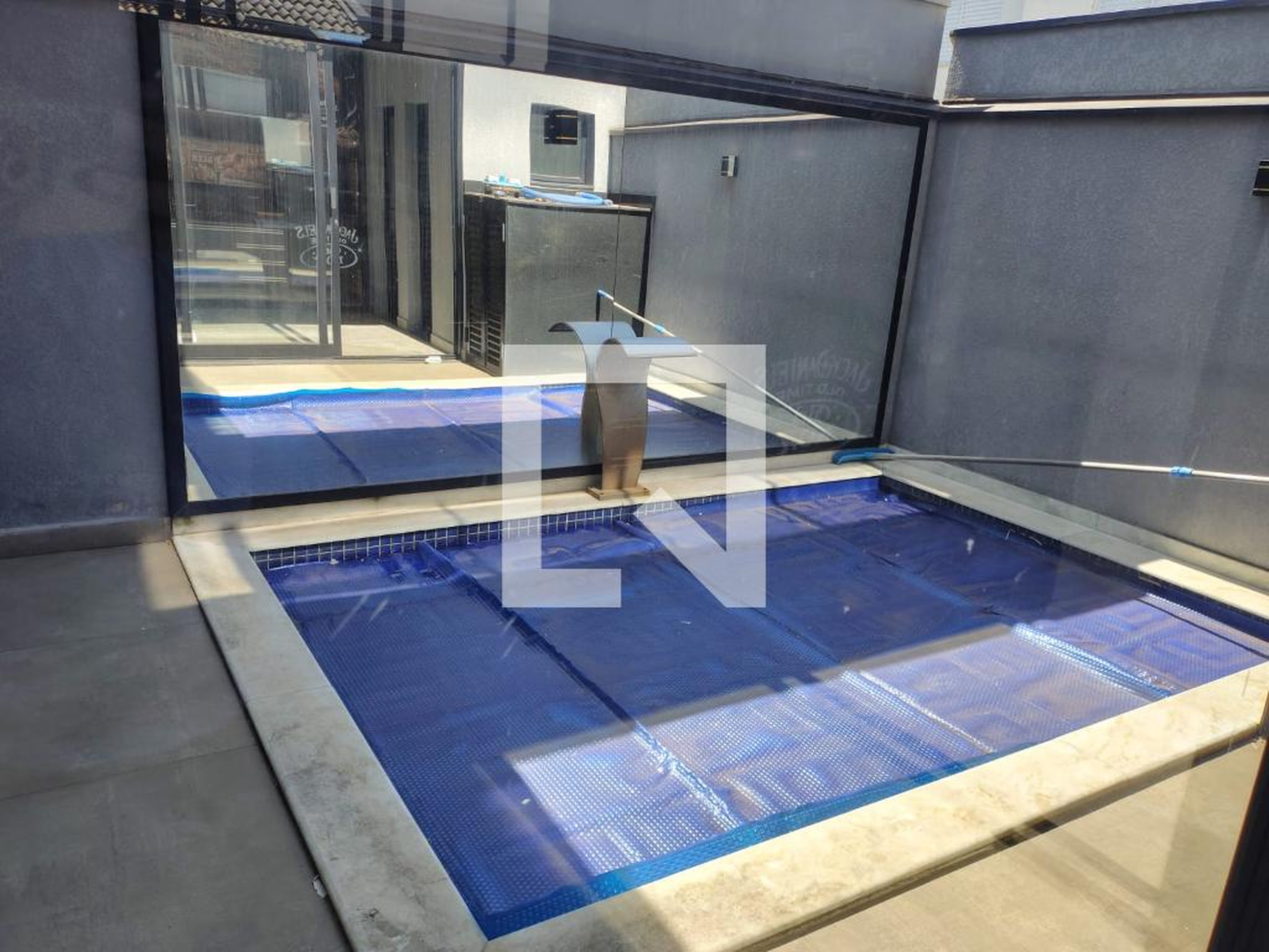 Piscina Condomínio em Rua Vladimir Seneme, 503