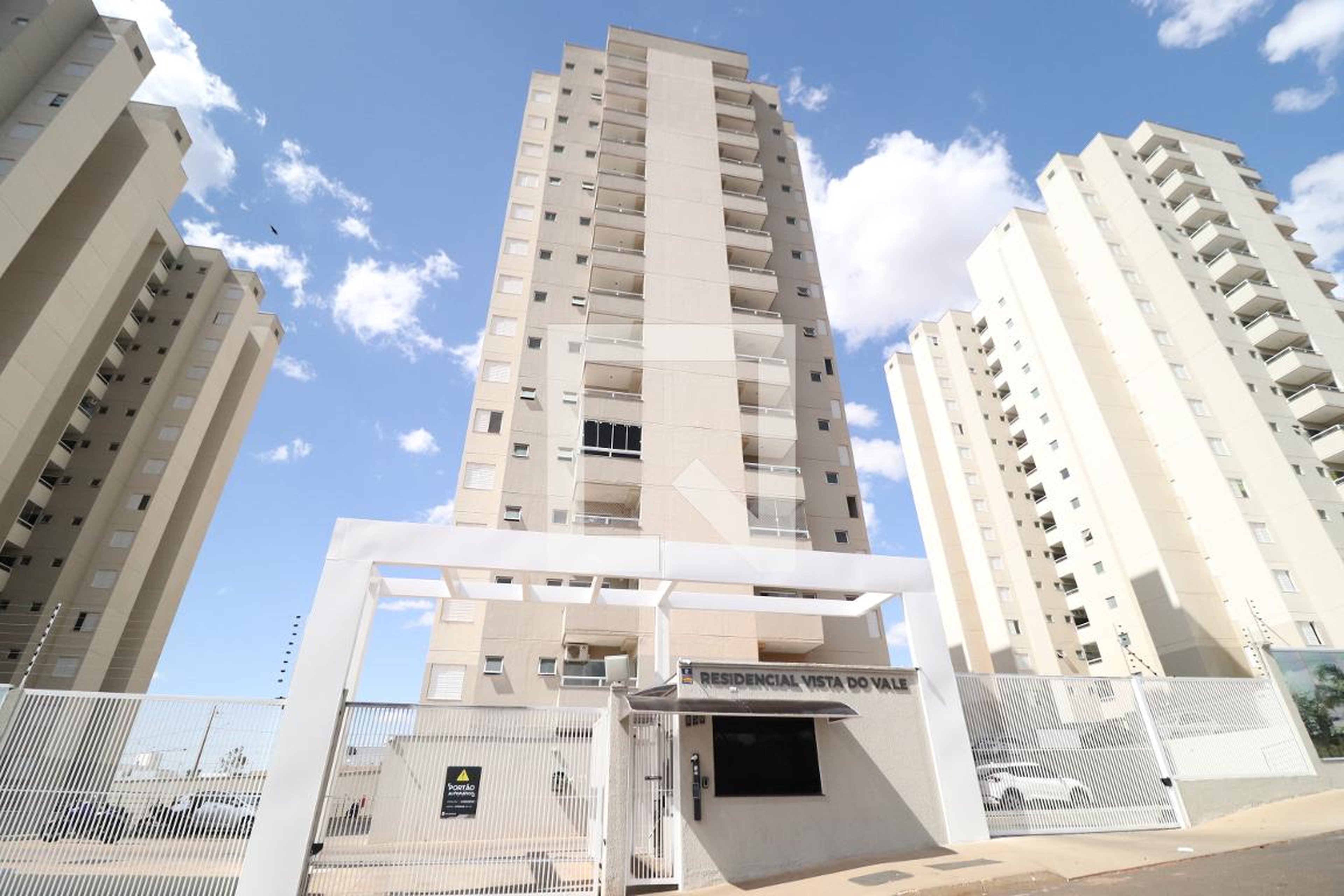 Fachada Condomínio em Avenida Rui de Castro Santos, 421