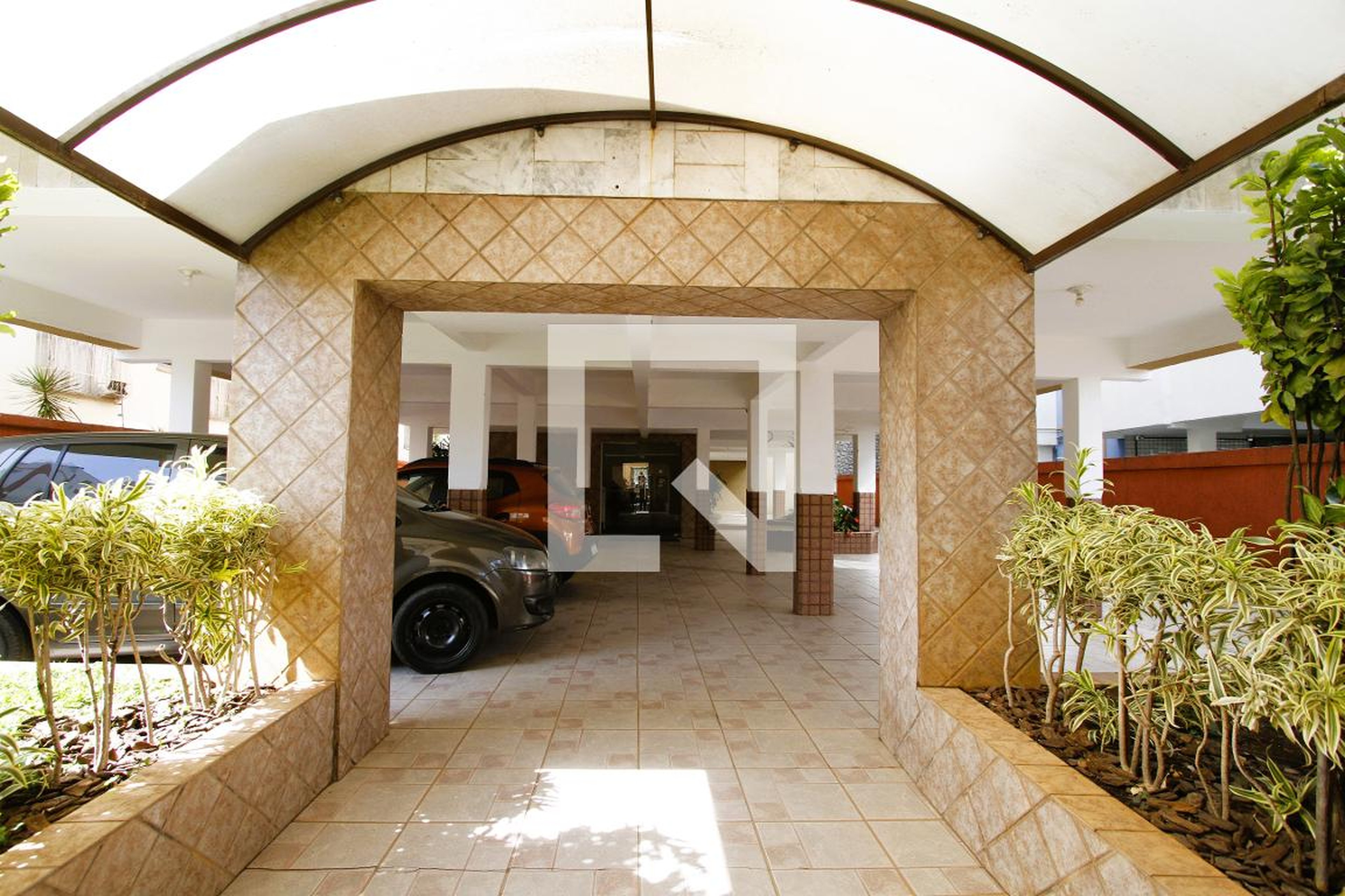 Hall de Entrada Condomínio em Rua Professora Maria Carolina Campos, 115