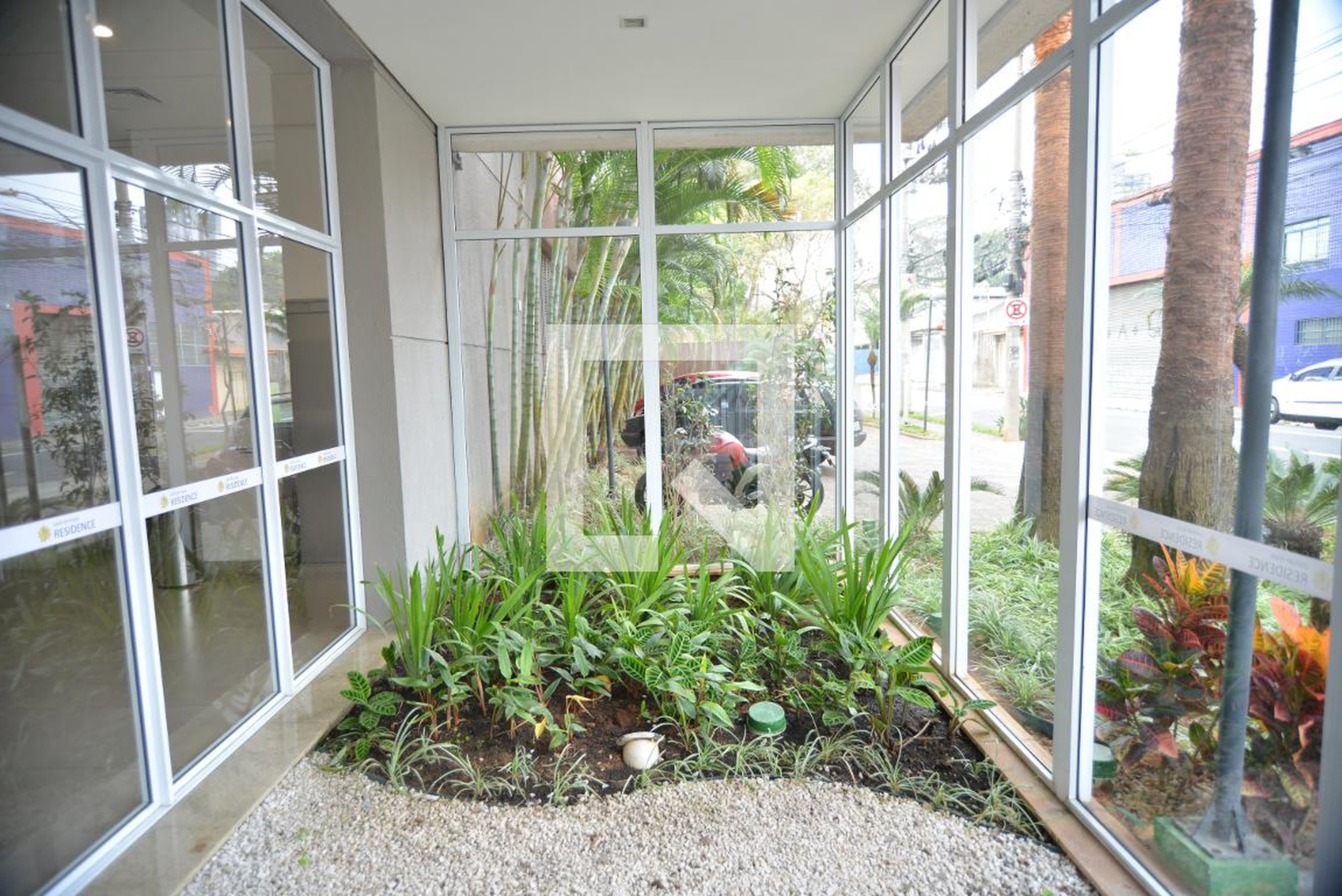 Entrada - Century Plaza Residence