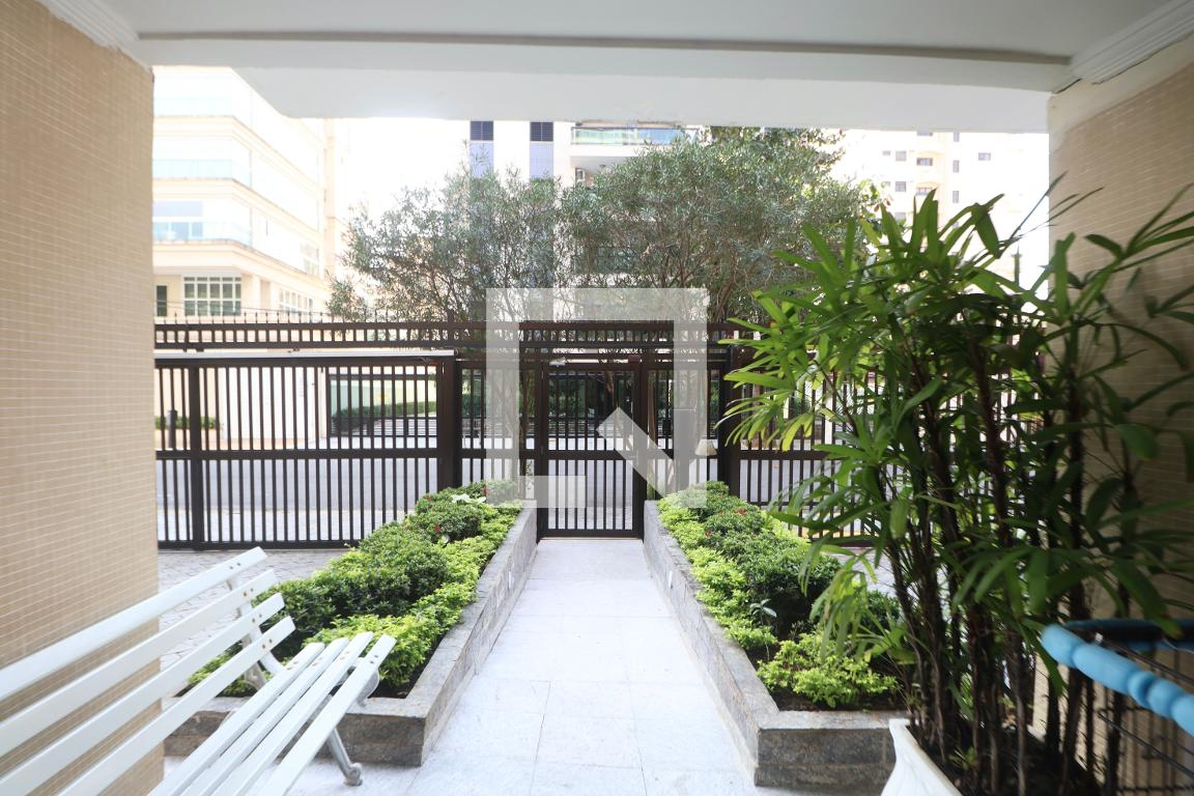 Fachada Condomínio em Rua Eduardo Risk, 69