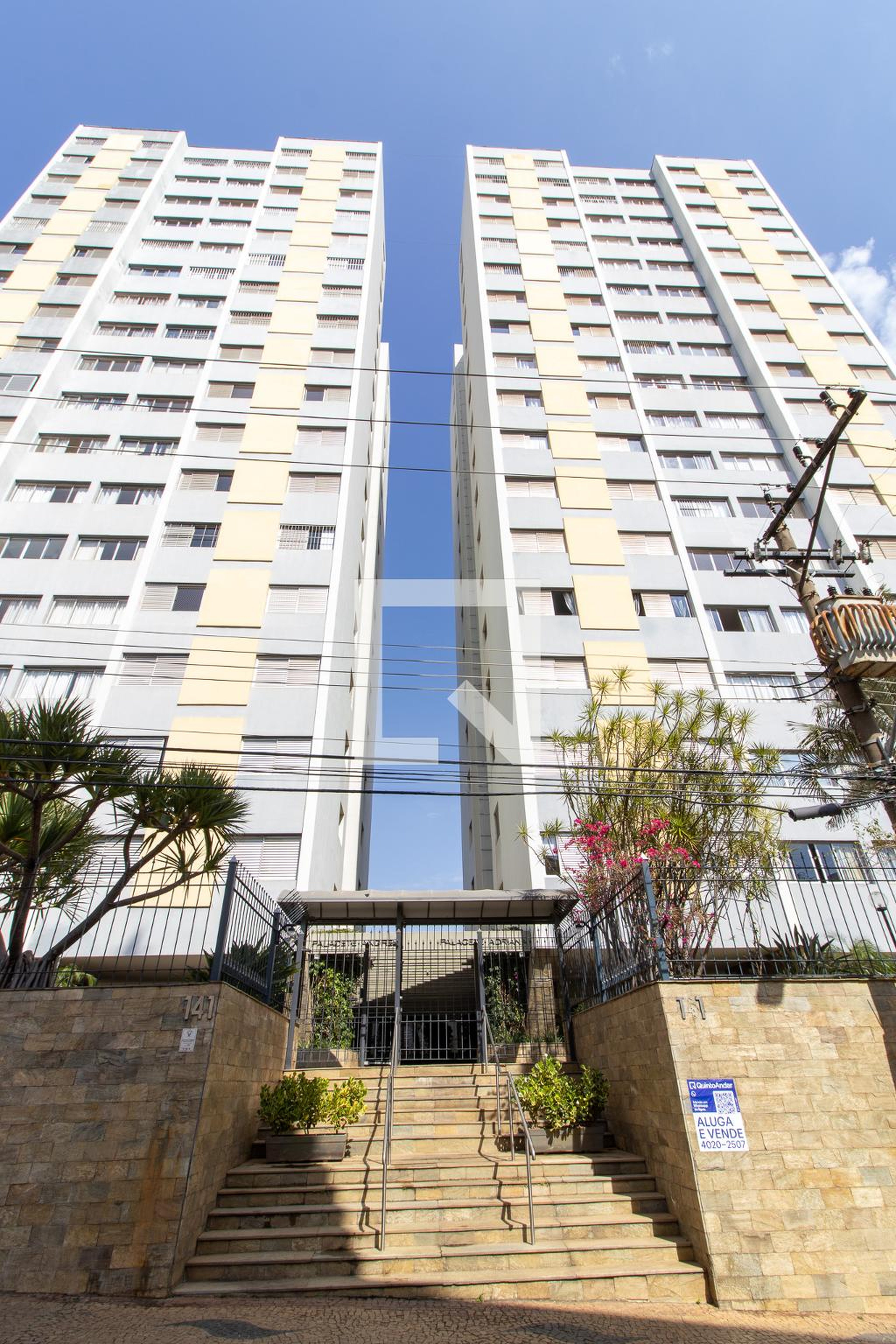 Fachada Condomínio em Rua Barão de Jaguara, 161