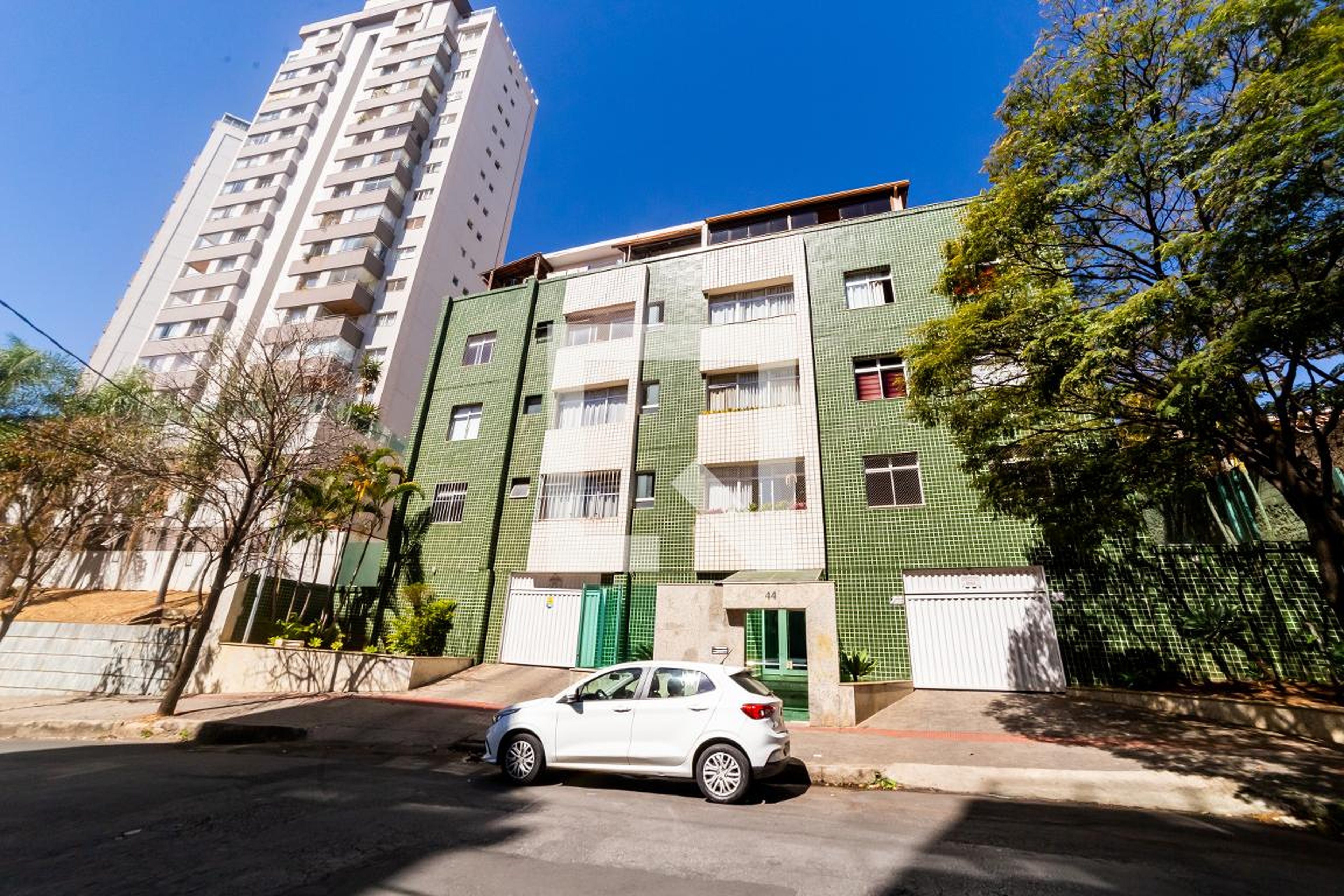 Fachada do Prédio Condomínio em Rua Ana de Carvalho Silveira, 44